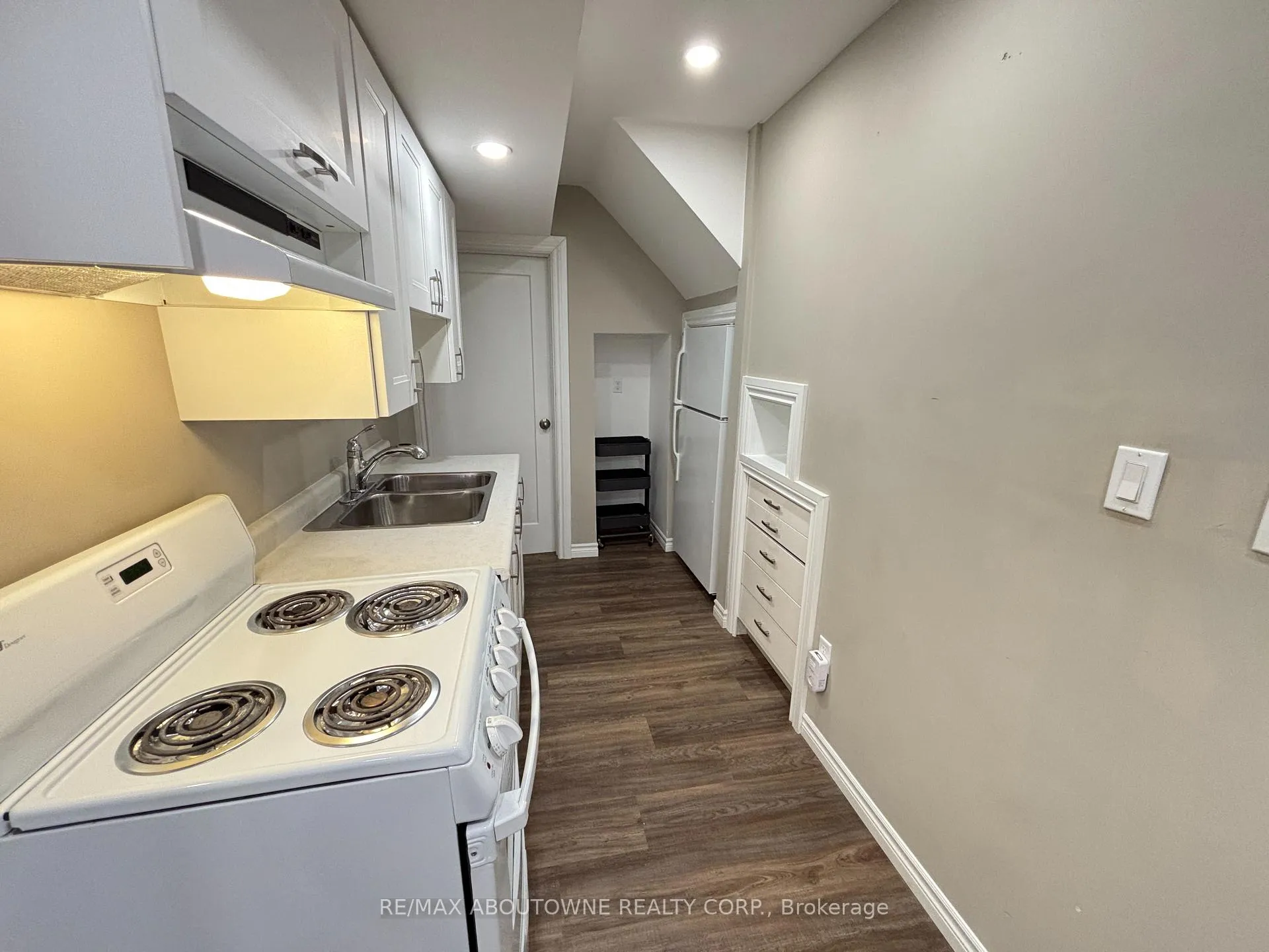 Photo 12 of Unit Bsmt, 4640 Doug Wright Drive, Burlington, Alton — HOMEH