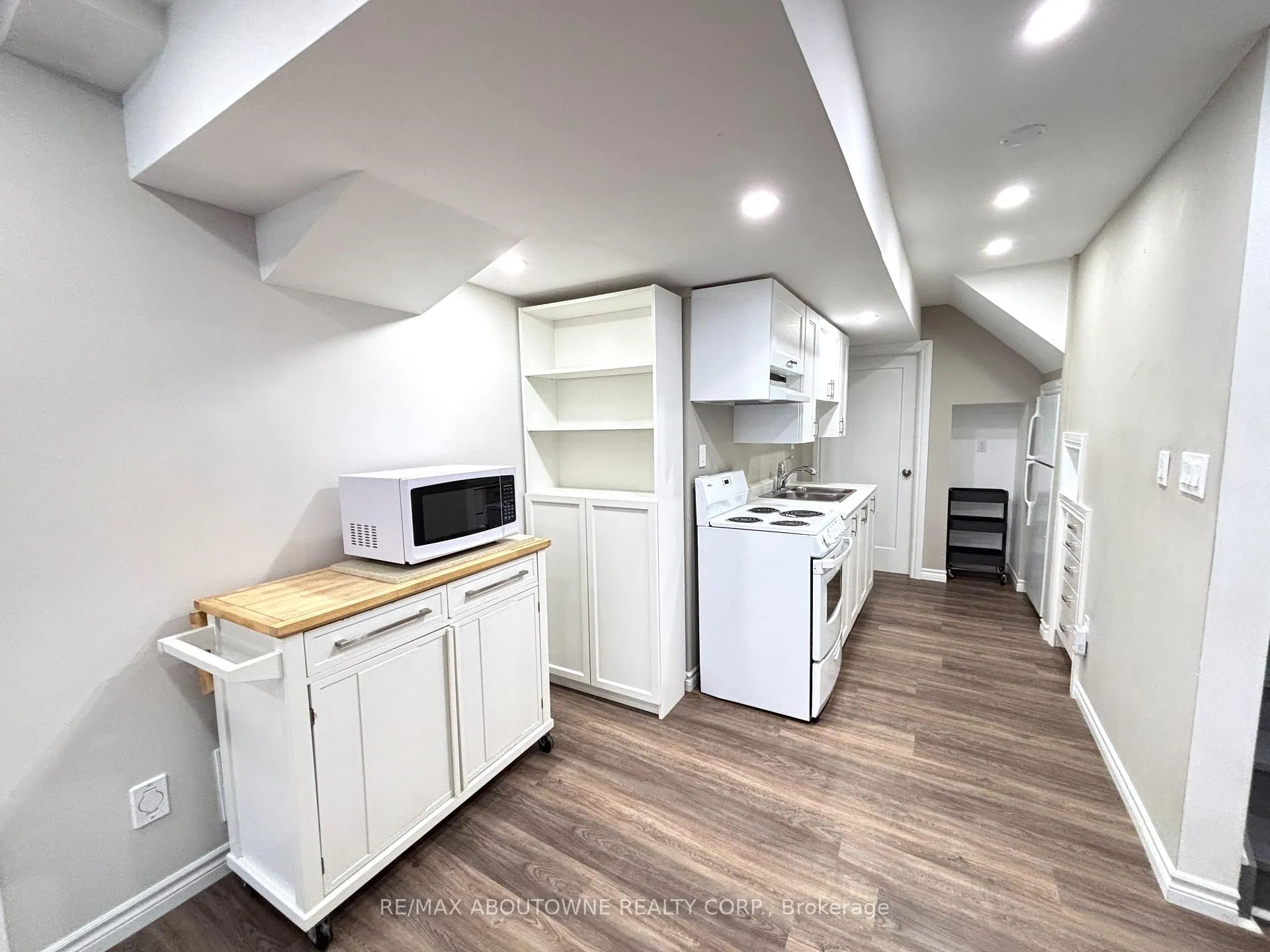 Photo 13 of Unit Bsmt, 4640 Doug Wright Drive, Burlington, Alton — HOMEH