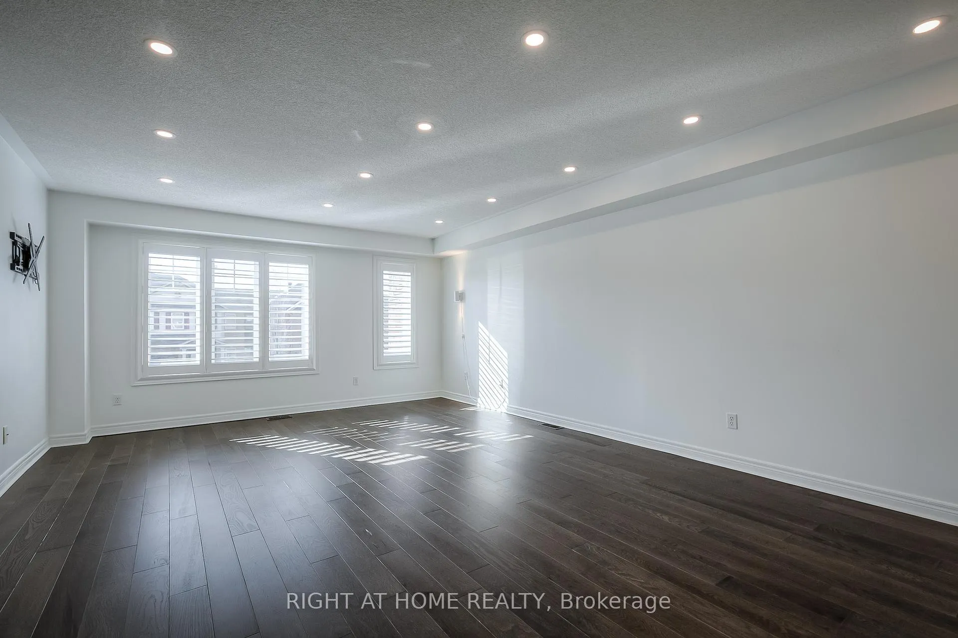 Photo 2 of 3086 Highbourne Crescent, Oakville, Bronte Creek — HOMEH