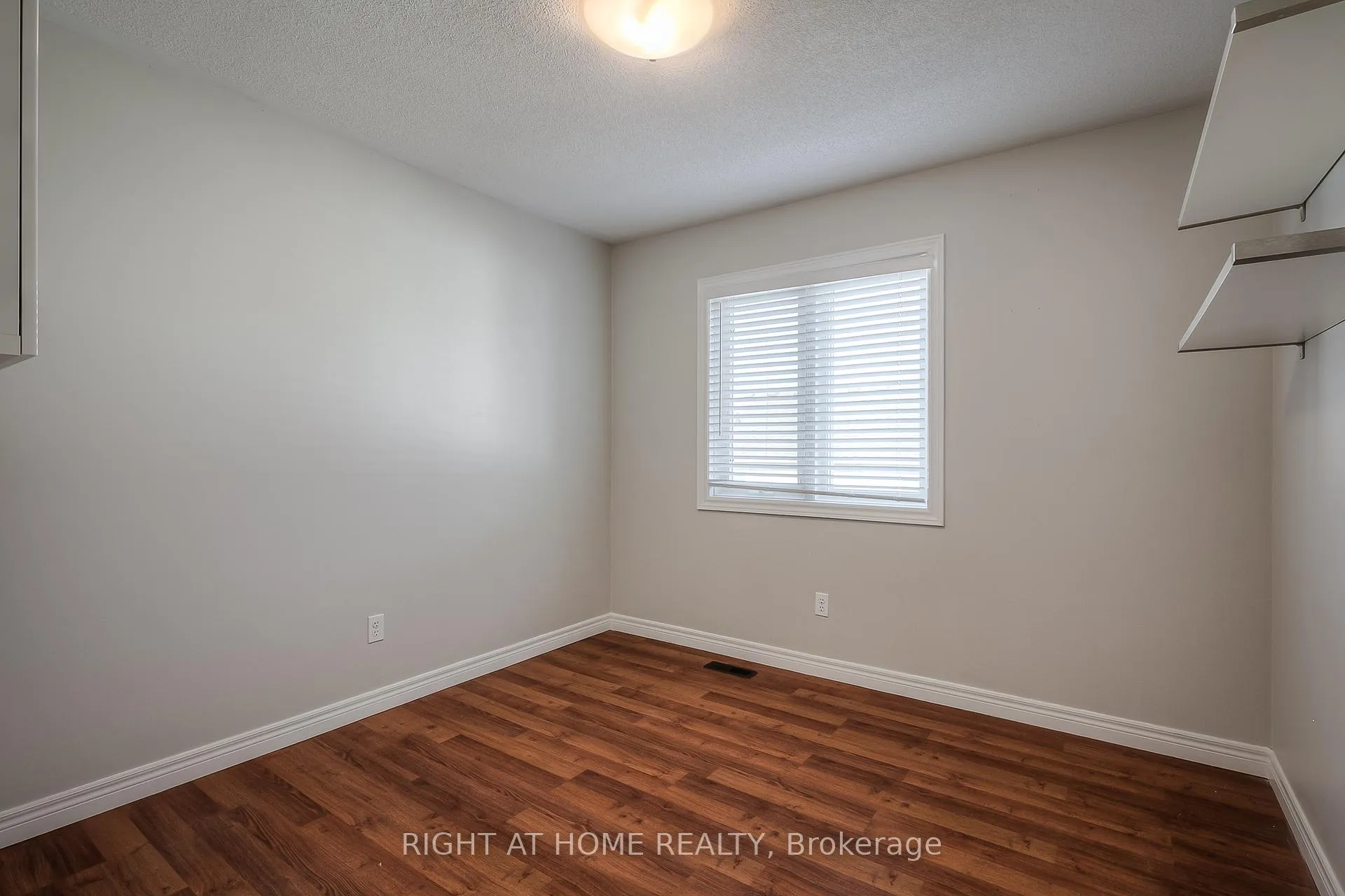 Photo 6 of 3086 Highbourne Crescent, Oakville, Bronte Creek — HOMEH