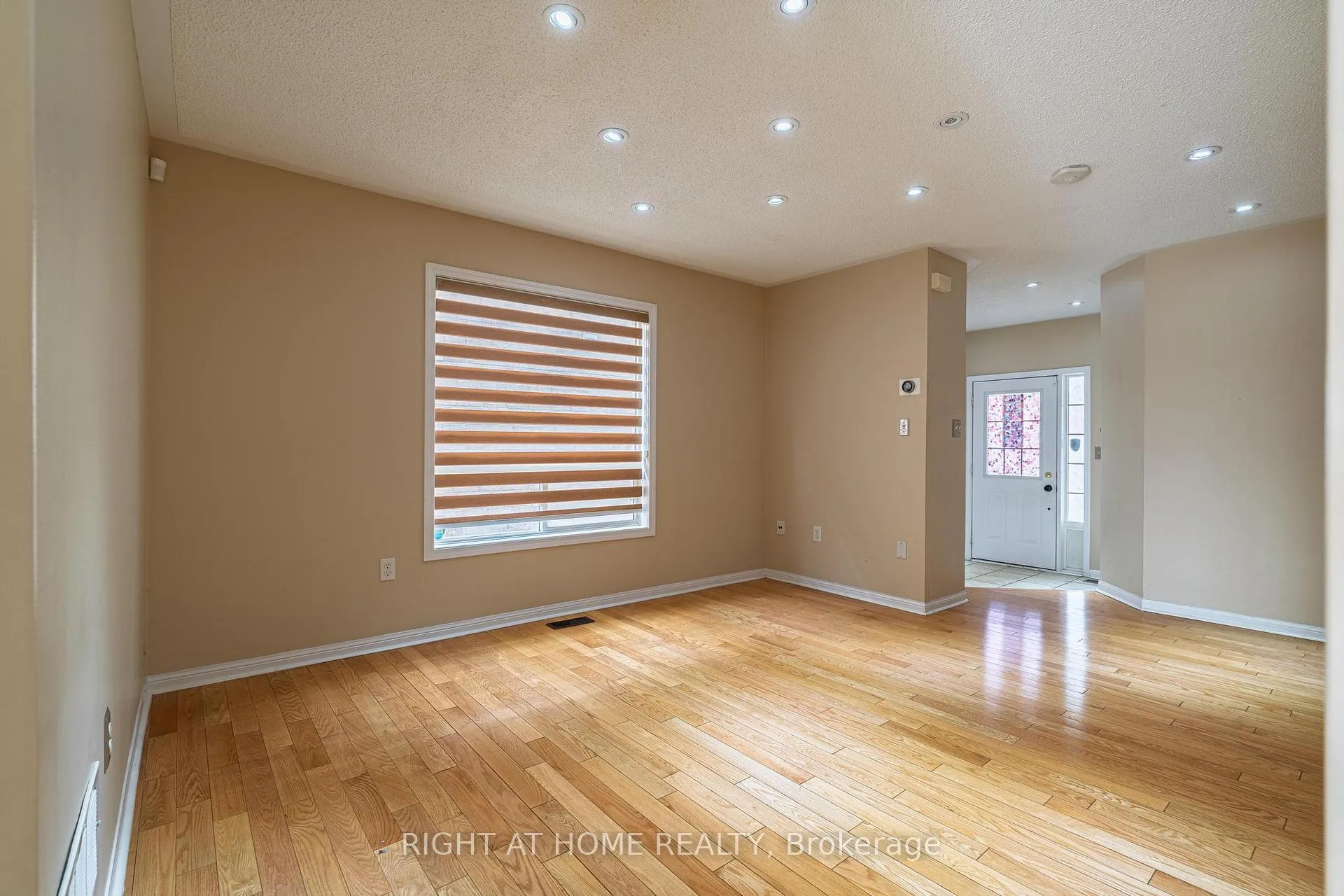 Photo 3 of 71 Herdwick Street, Brampton, Gore Industrial North — HOMEH