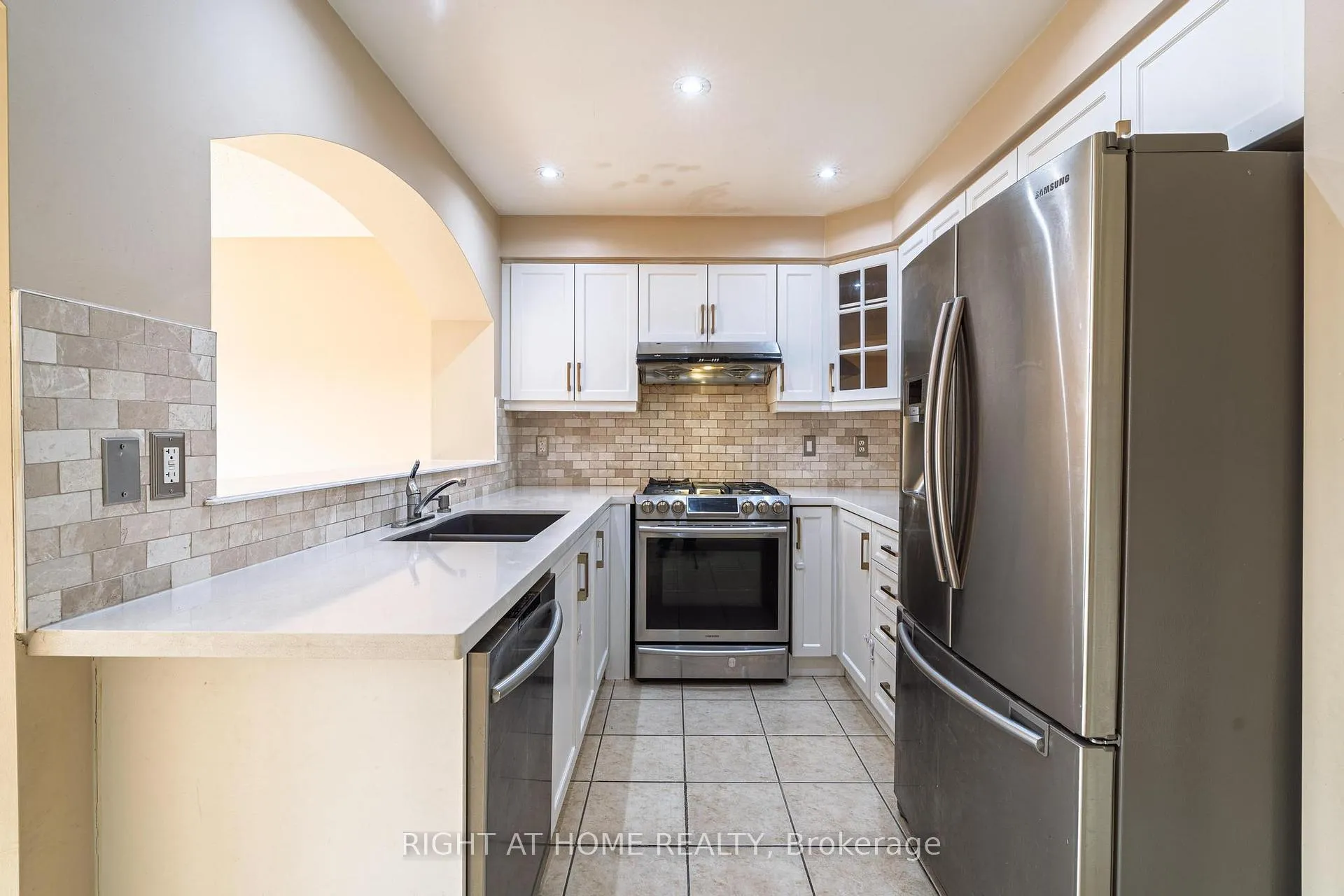 Photo 5 of 71 Herdwick Street, Brampton, Gore Industrial North — HOMEH