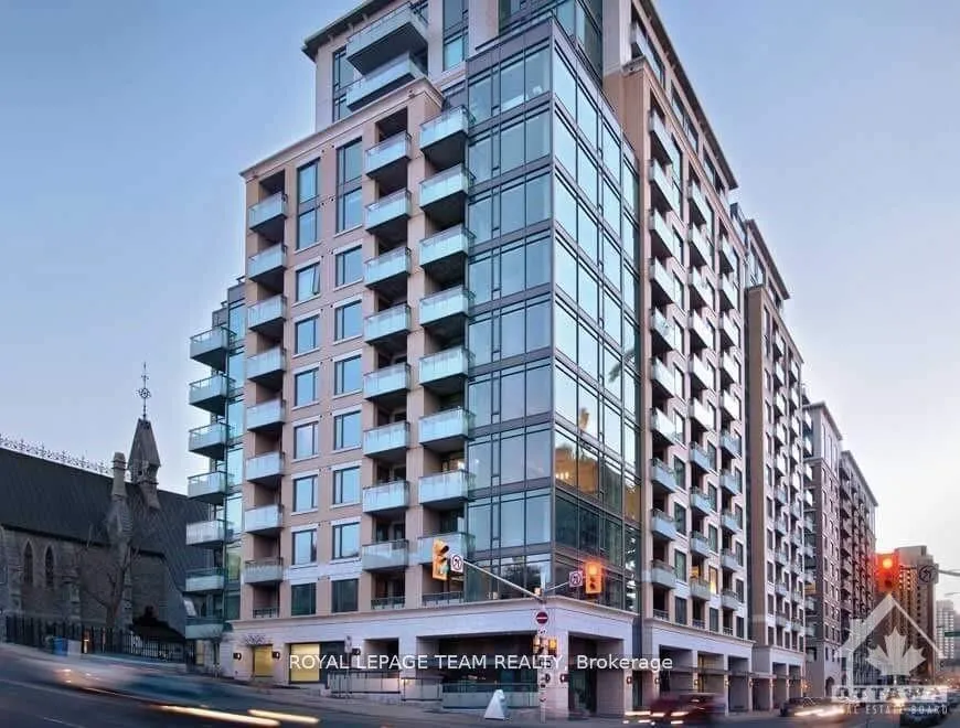 Front of Unit 809, 238 Besserer Street