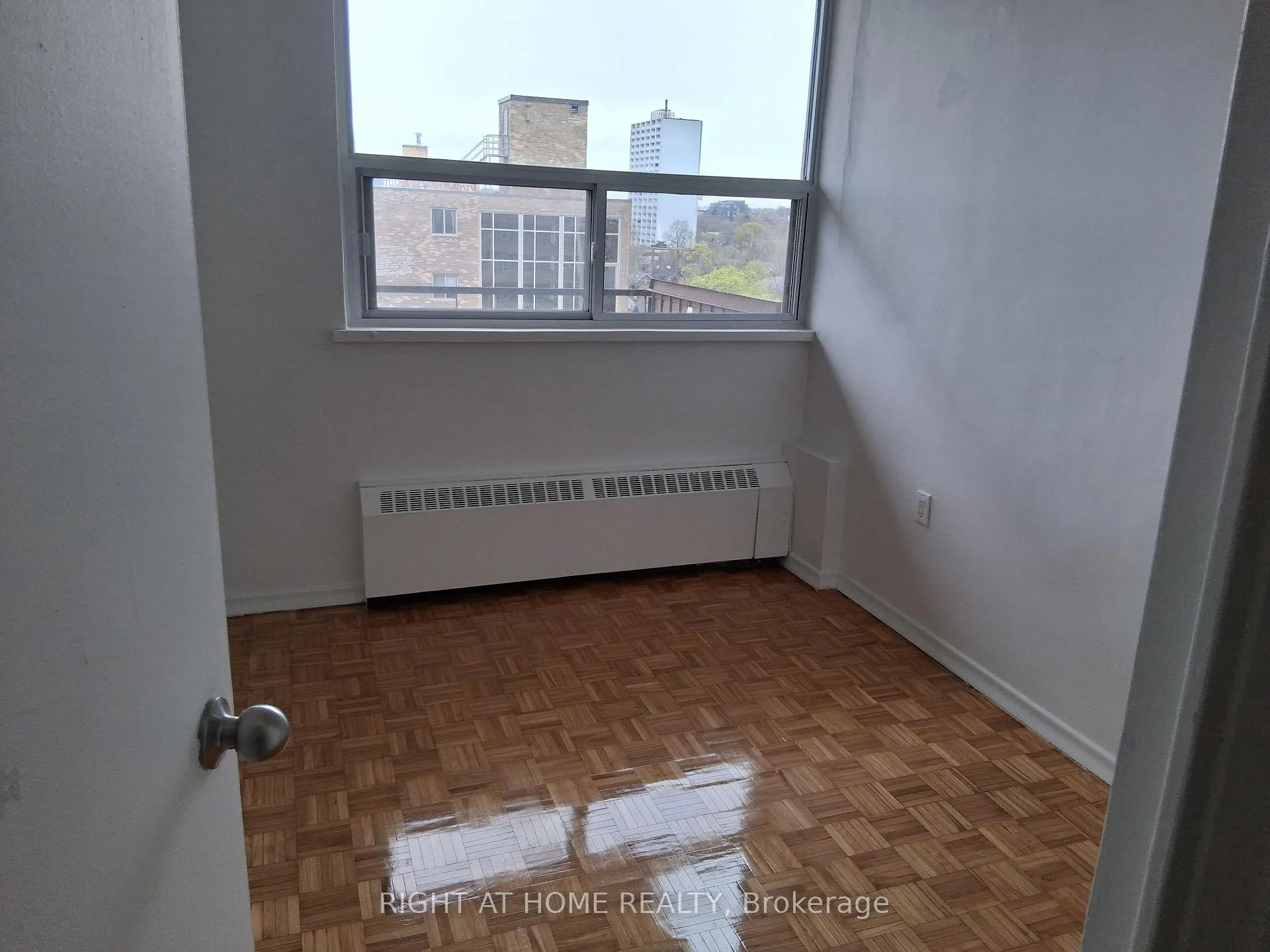 Photo 4 of Unit 1007, 191 St George Street, Toronto, The Annex — HOMEH