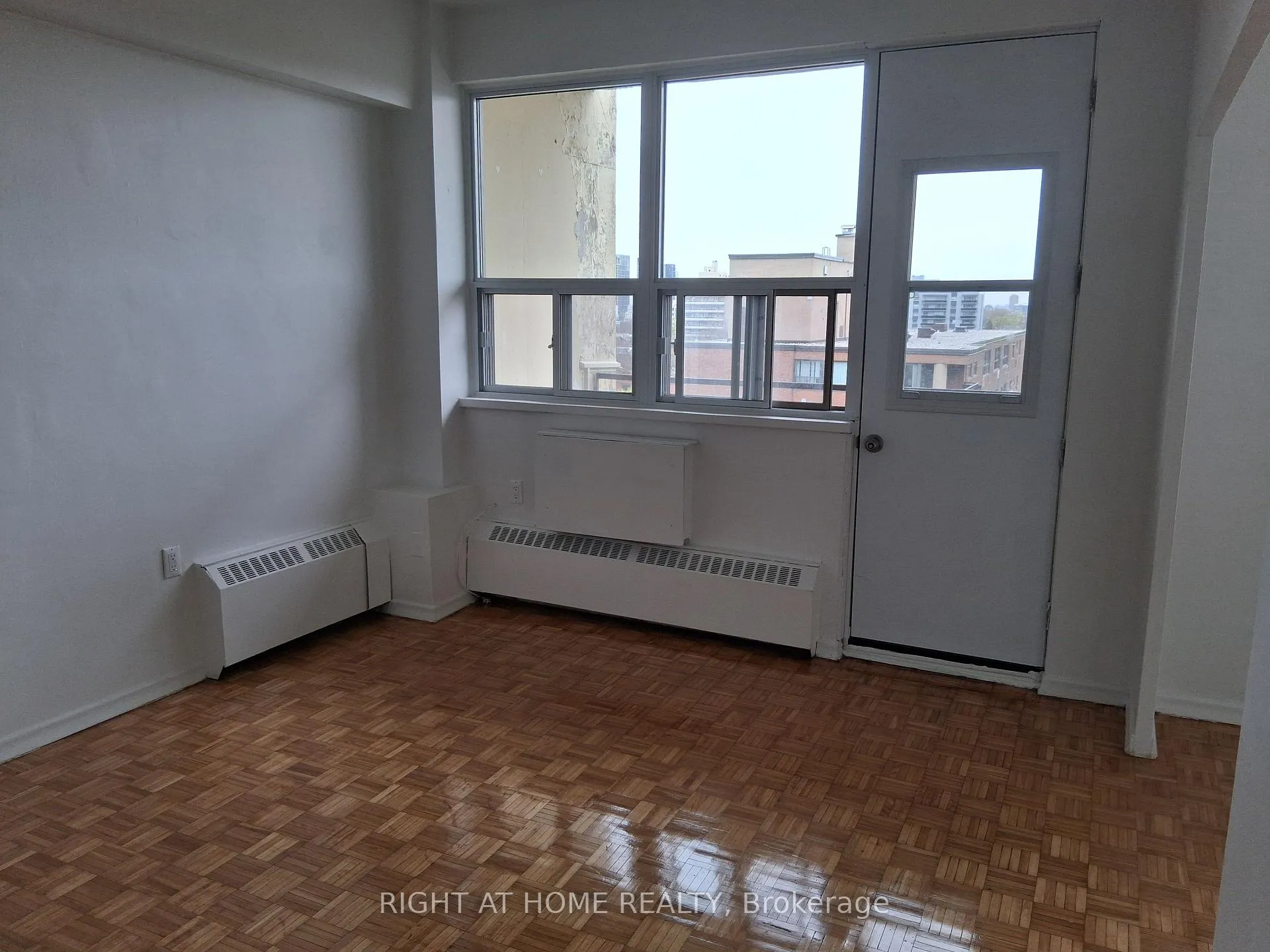 Photo 5 of Unit 1007, 191 St George Street, Toronto, The Annex — HOMEH