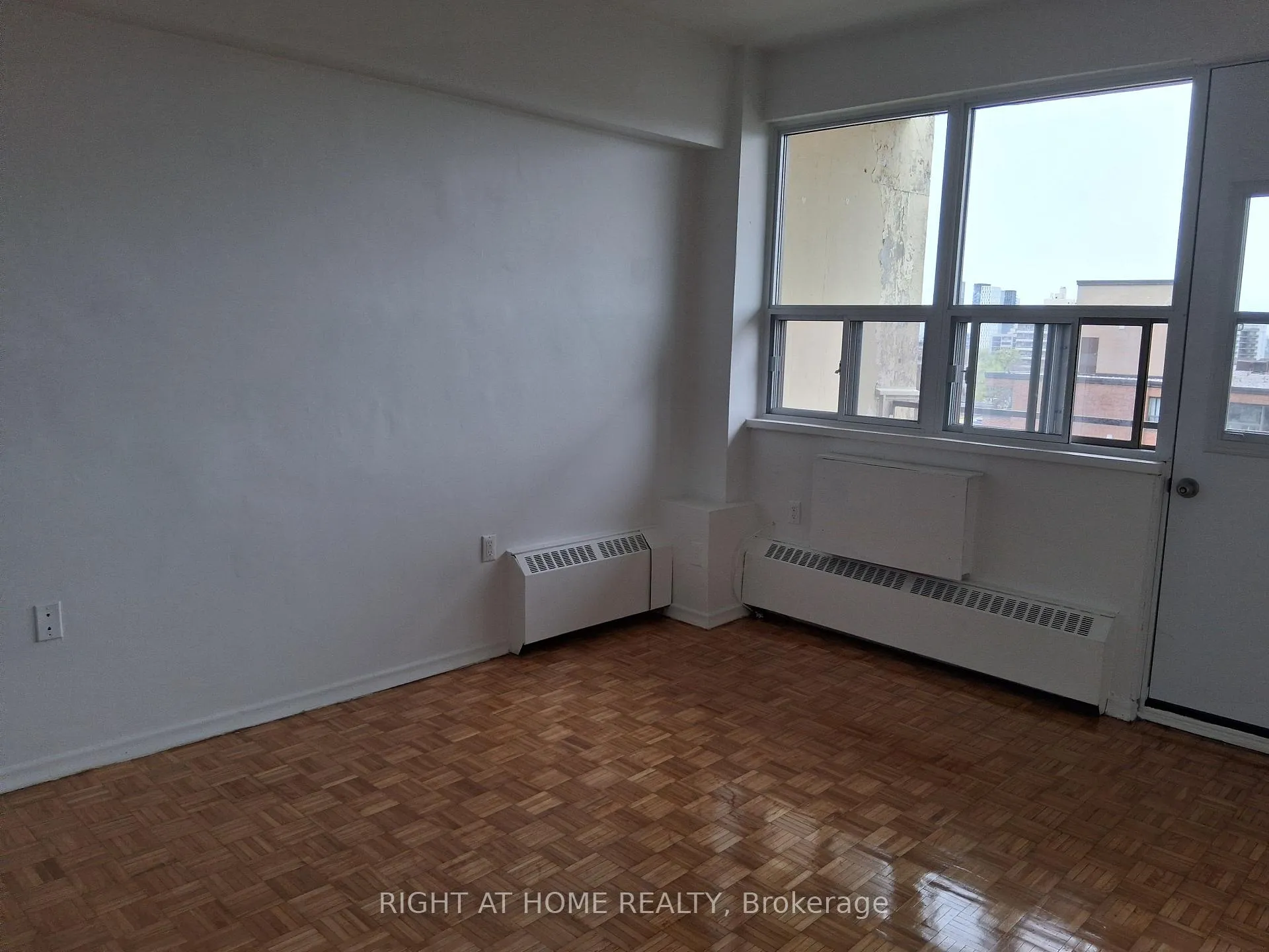 Photo 6 of Unit 1007, 191 St George Street, Toronto, The Annex — HOMEH