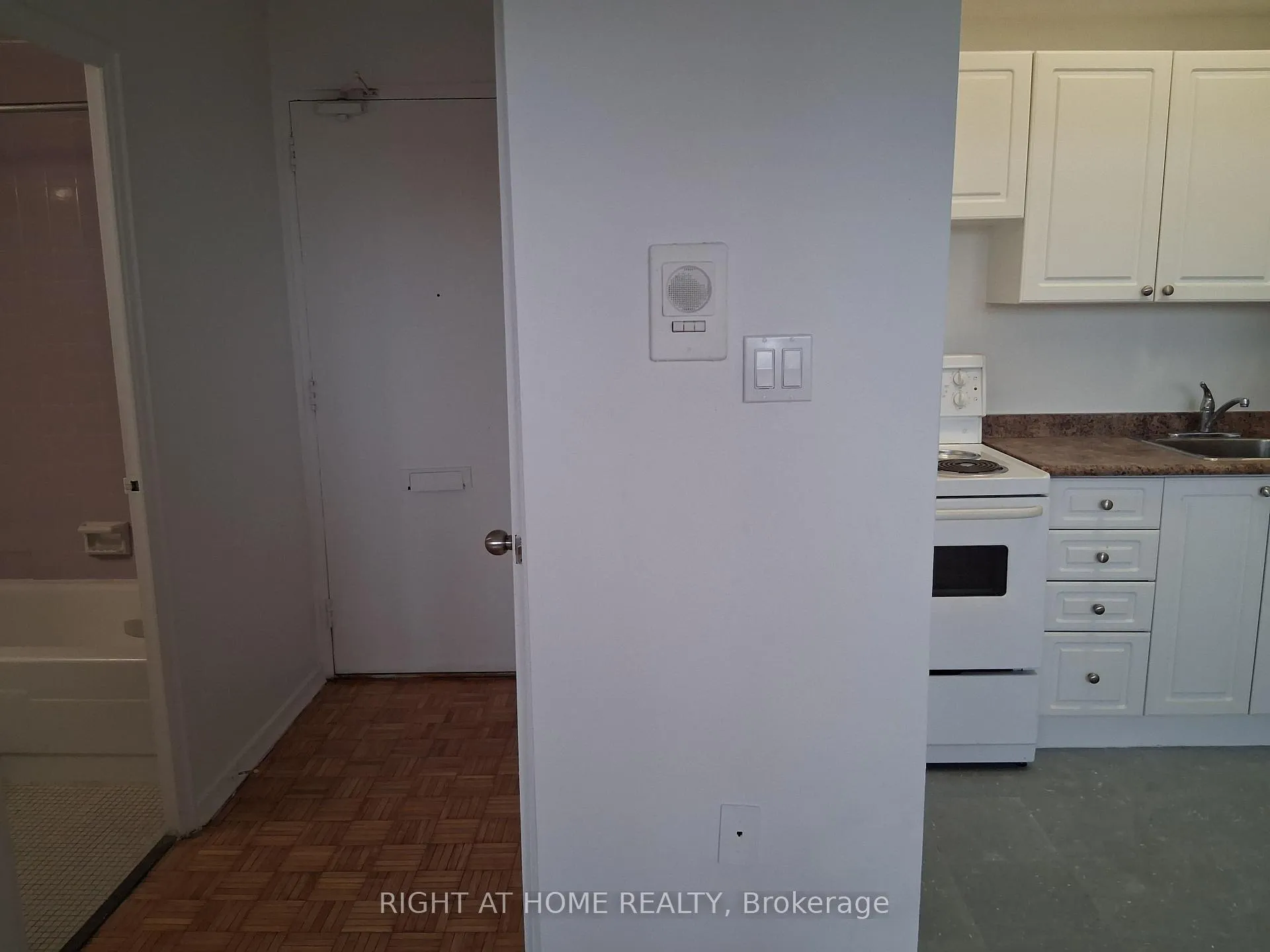 Photo 10 of Unit 1007, 191 St George Street, Toronto, The Annex — HOMEH