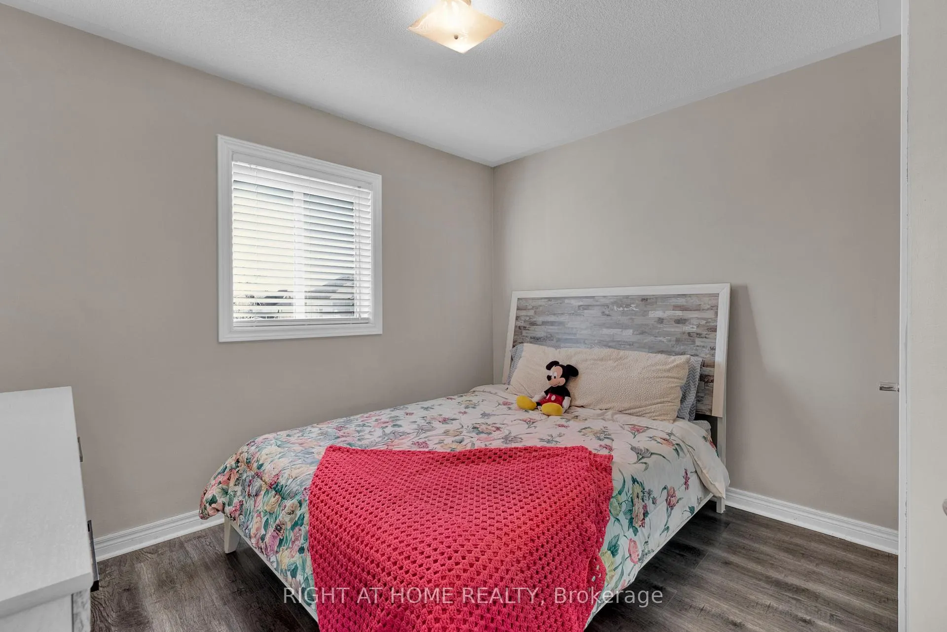 Photo 10 of 74 Northgrove Crescent, Whitby, Brooklin — HOMEH