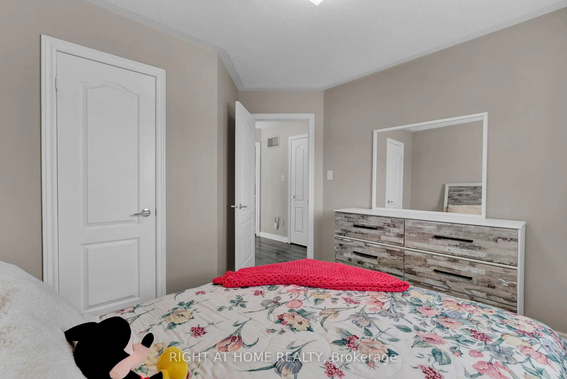 Photo 13 of 74 Northgrove Crescent, Whitby, Brooklin — HOMEH