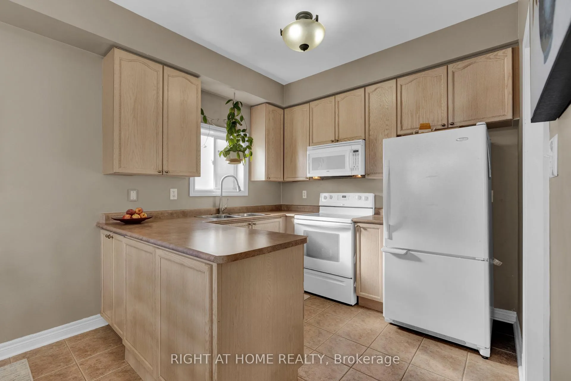 Photo 27 of 74 Northgrove Crescent, Whitby, Brooklin — HOMEH