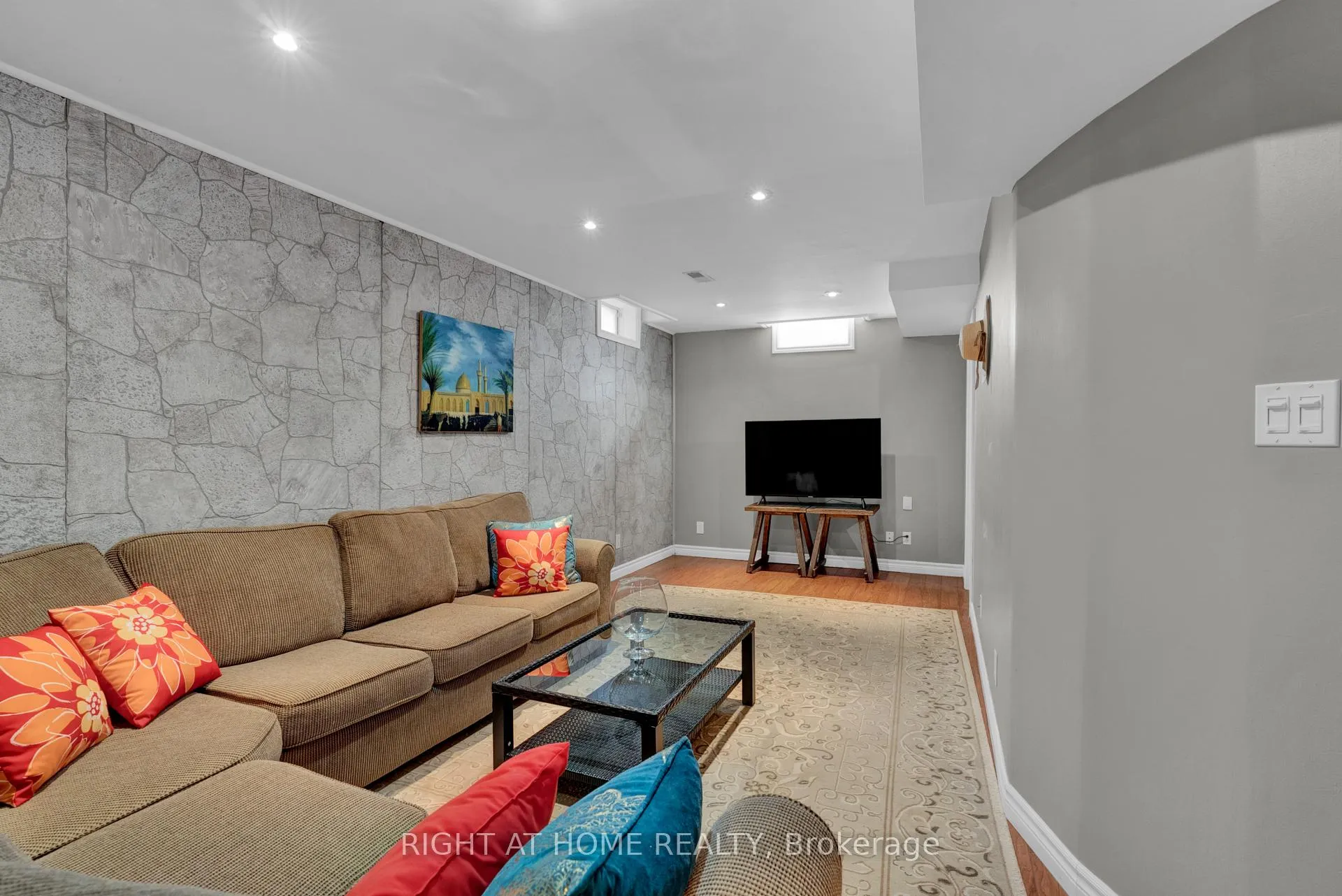 Photo 33 of 74 Northgrove Crescent, Whitby, Brooklin — HOMEH