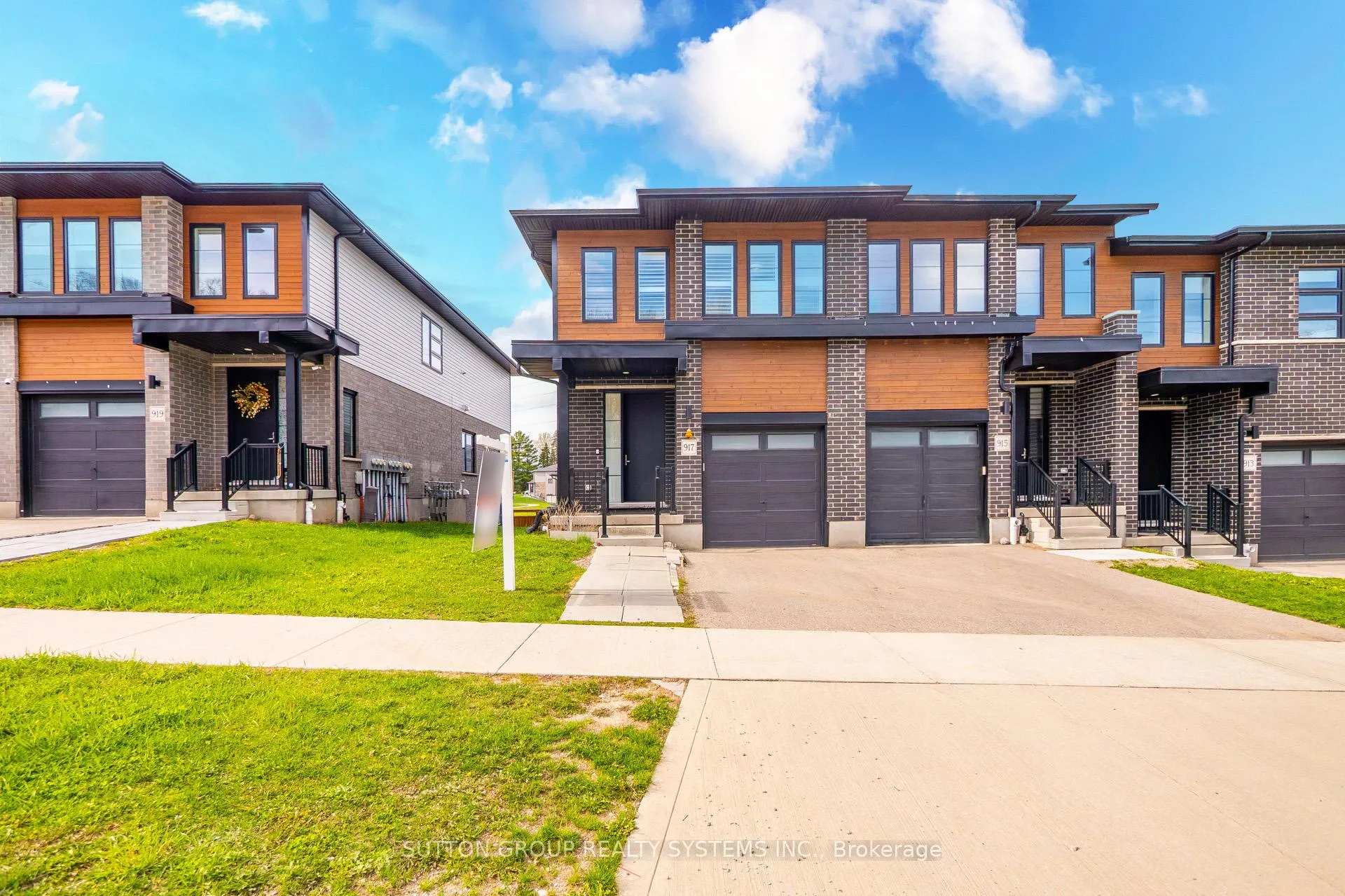 Photo 1 of 917 Robert Ferrie Drive, Kitchener, Brigadoon — HOMEH