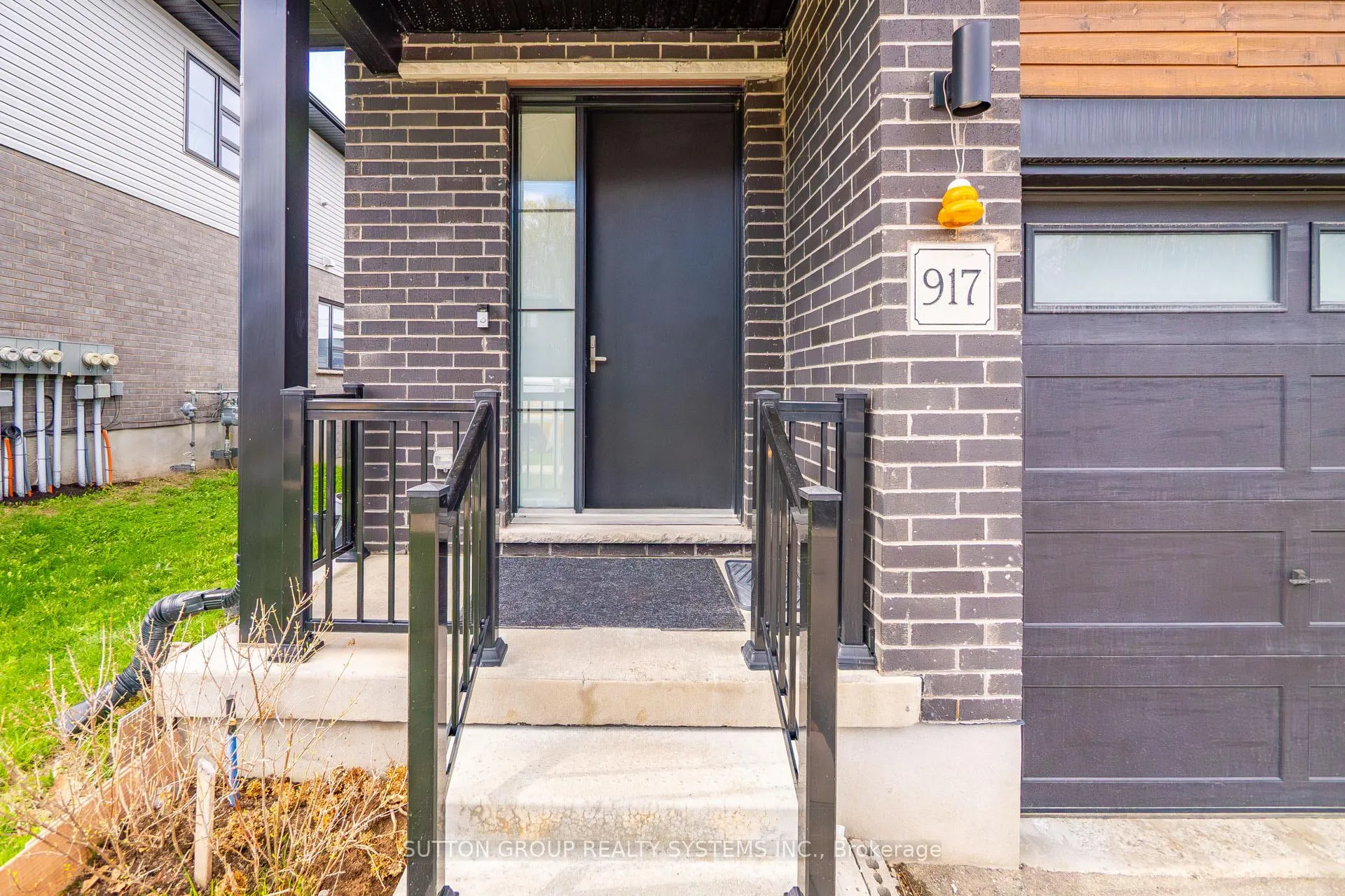 Photo 4 of 917 Robert Ferrie Drive, Kitchener, Brigadoon — HOMEH
