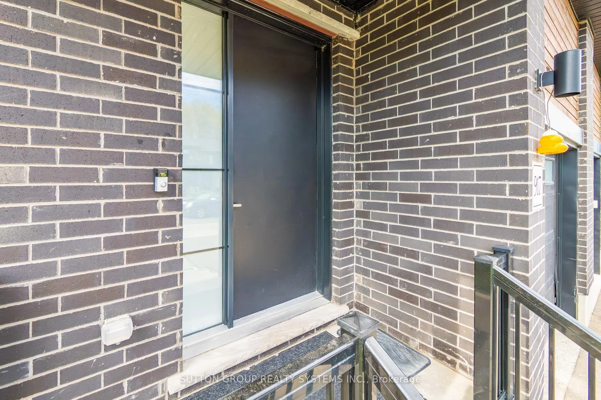 Photo 5 of 917 Robert Ferrie Drive, Kitchener, Brigadoon — HOMEH