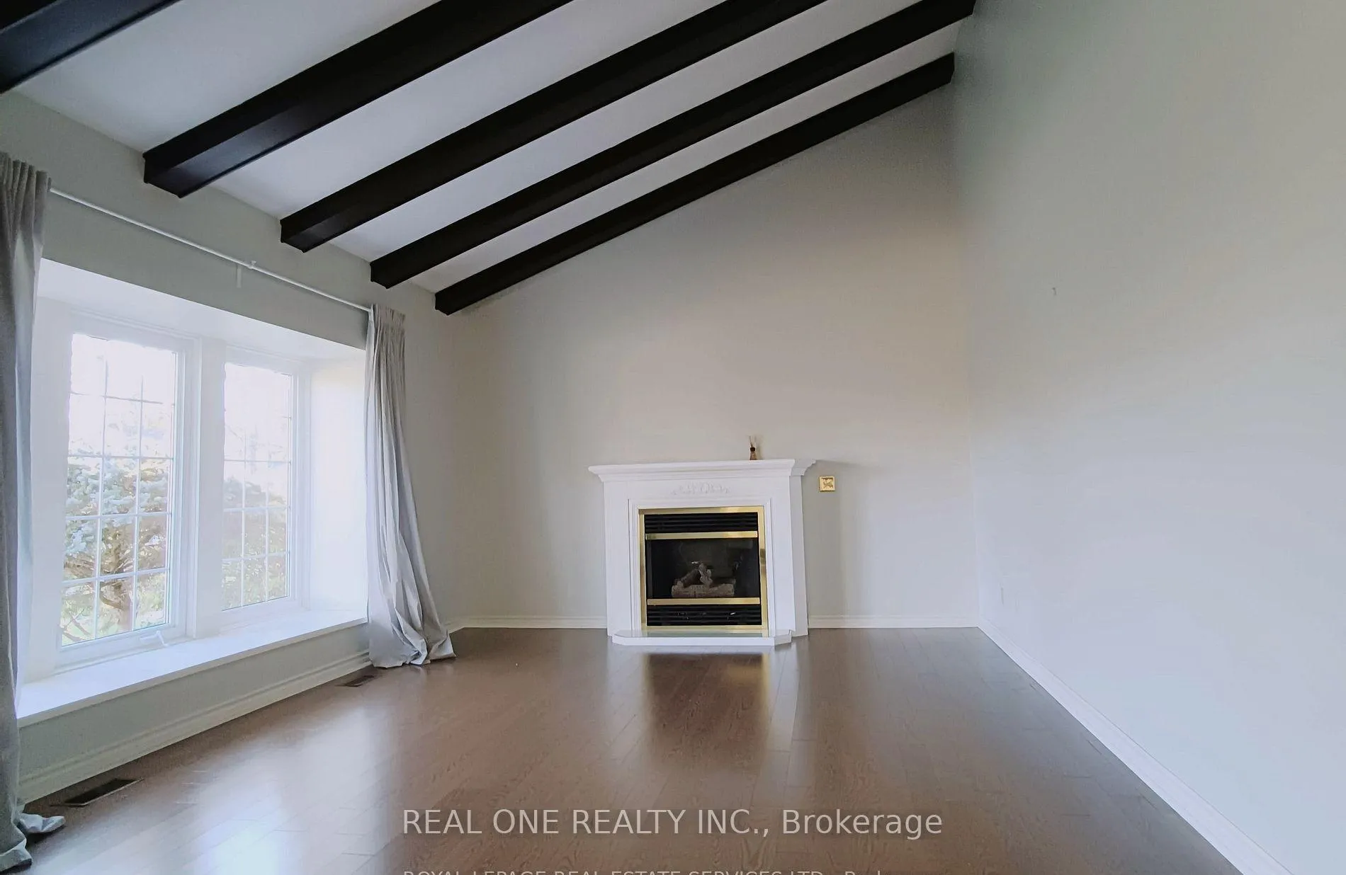 Photo 4 of 236 Ash Tree Way, Oakville, Ford — HOMEH
