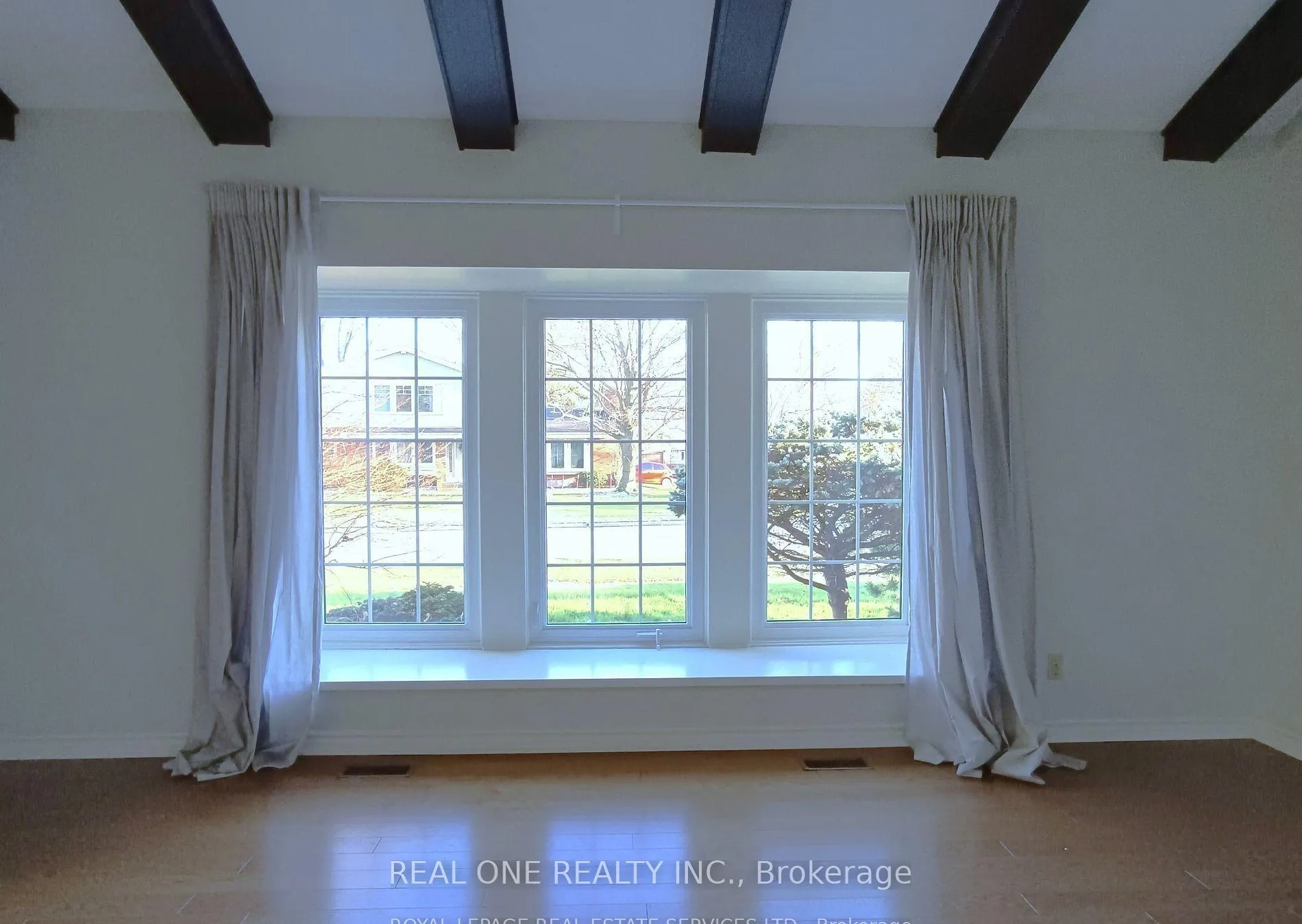 Photo 5 of 236 Ash Tree Way, Oakville, Ford — HOMEH