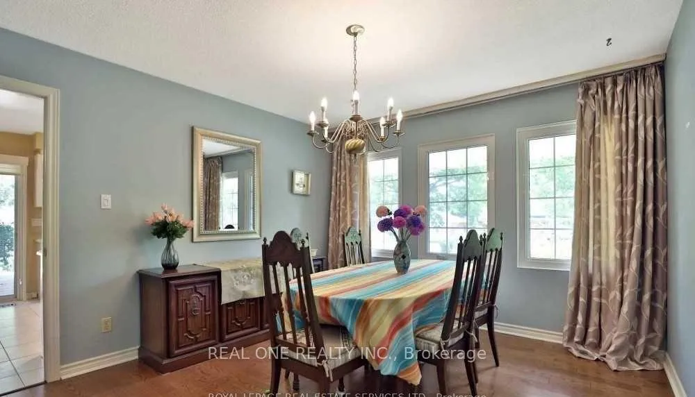 Photo 6 of 236 Ash Tree Way, Oakville, Ford — HOMEH