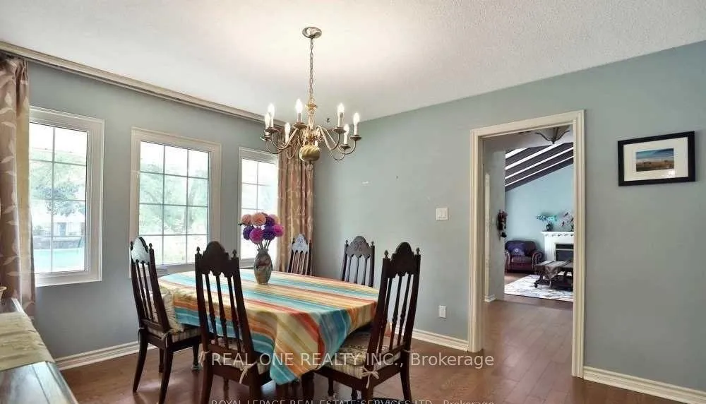 Photo 7 of 236 Ash Tree Way, Oakville, Ford — HOMEH