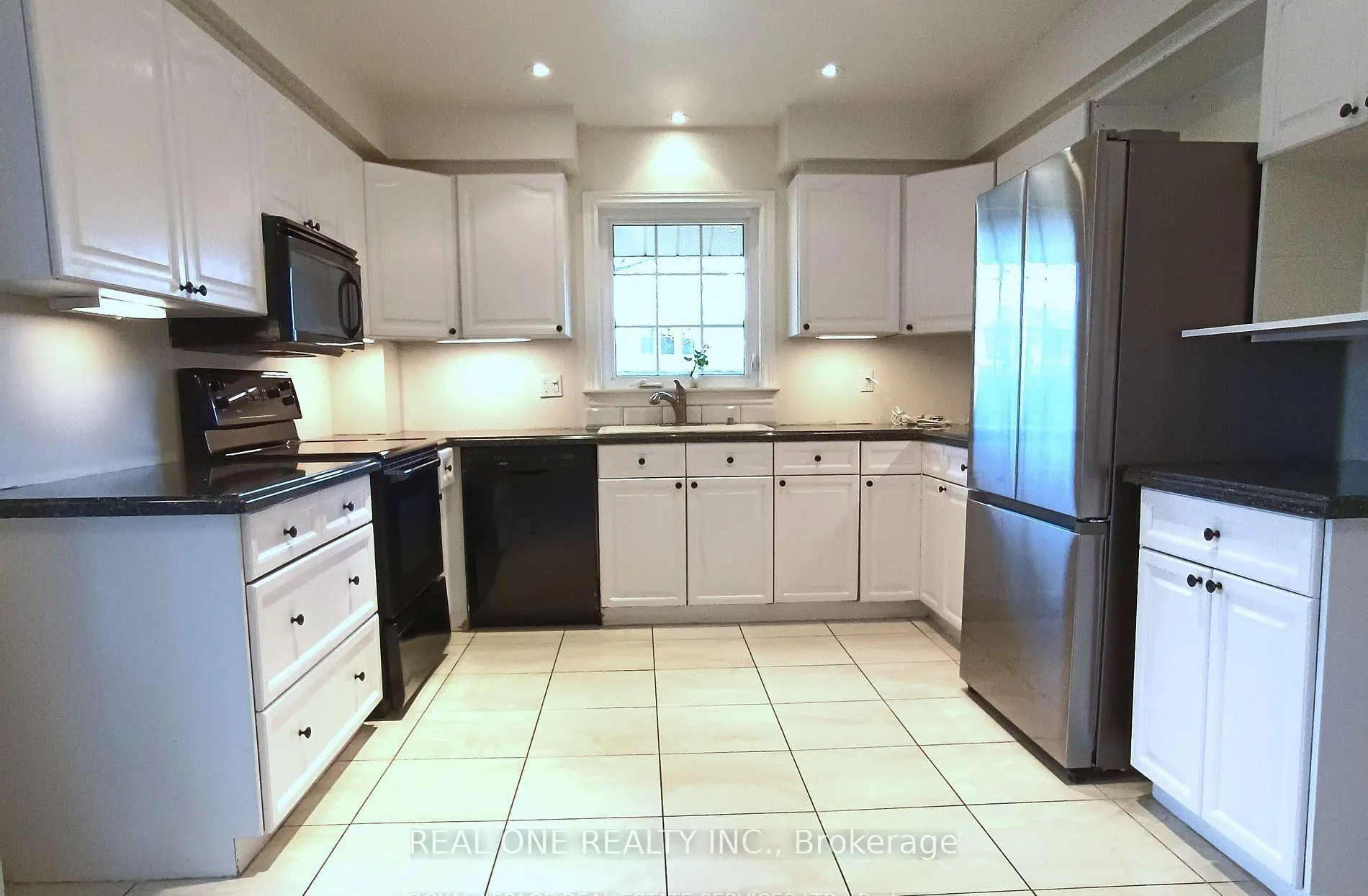 Photo 8 of 236 Ash Tree Way, Oakville, Ford — HOMEH