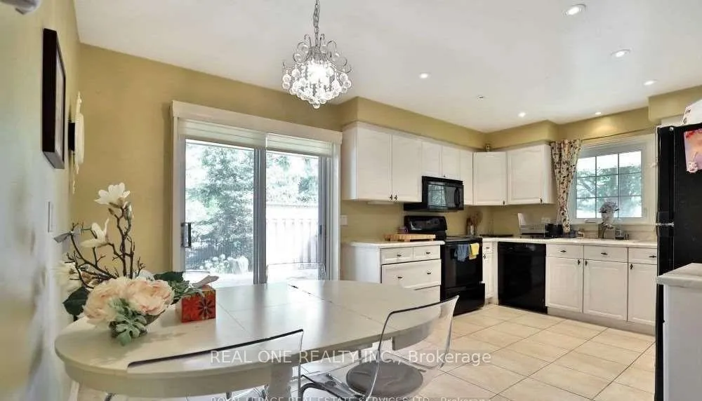 Photo 10 of 236 Ash Tree Way, Oakville, Ford — HOMEH