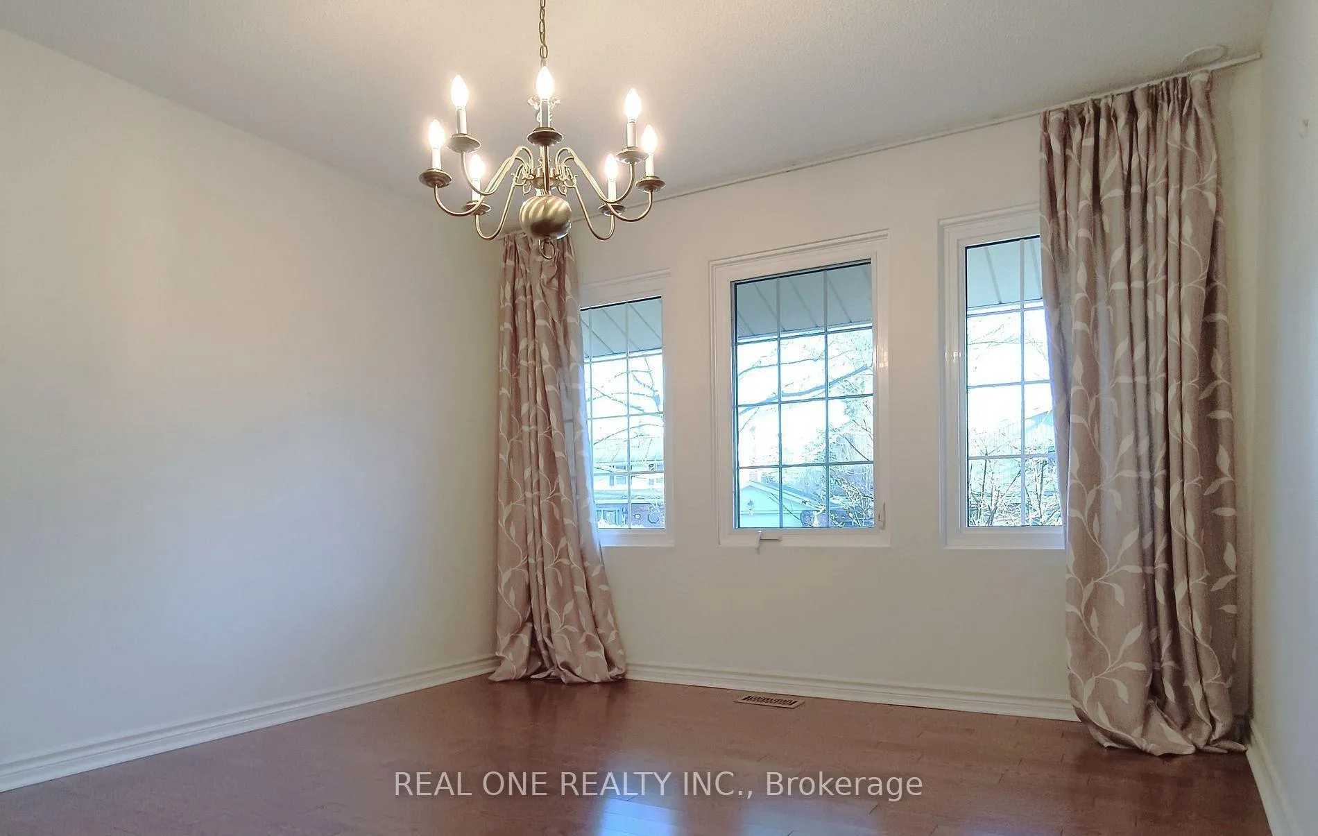 Photo 13 of 236 Ash Tree Way, Oakville, Ford — HOMEH