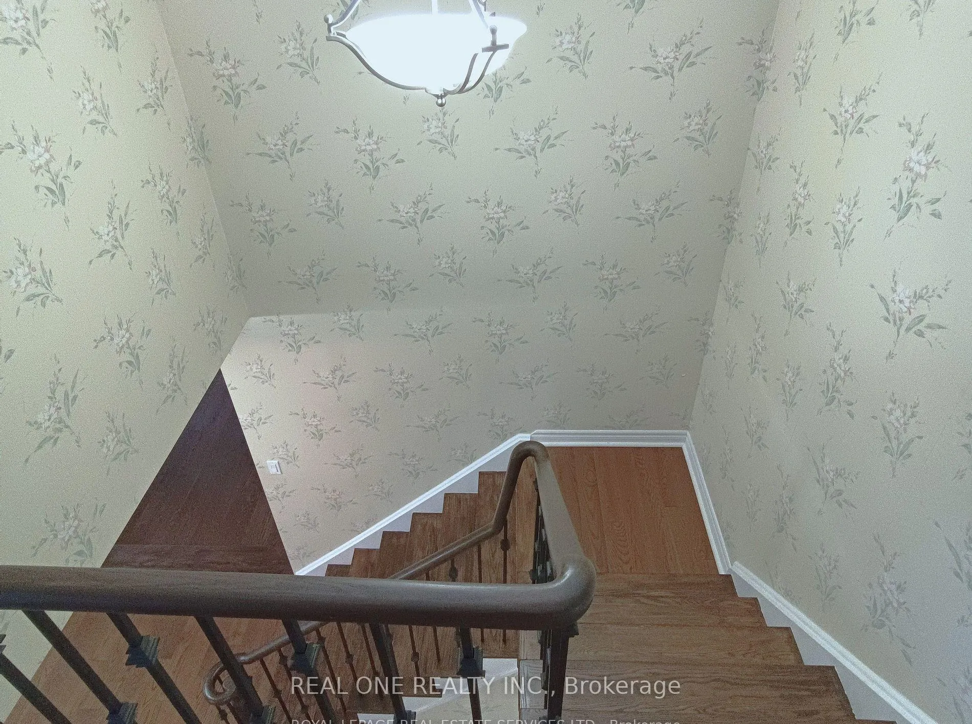 Photo 14 of 236 Ash Tree Way, Oakville, Ford — HOMEH