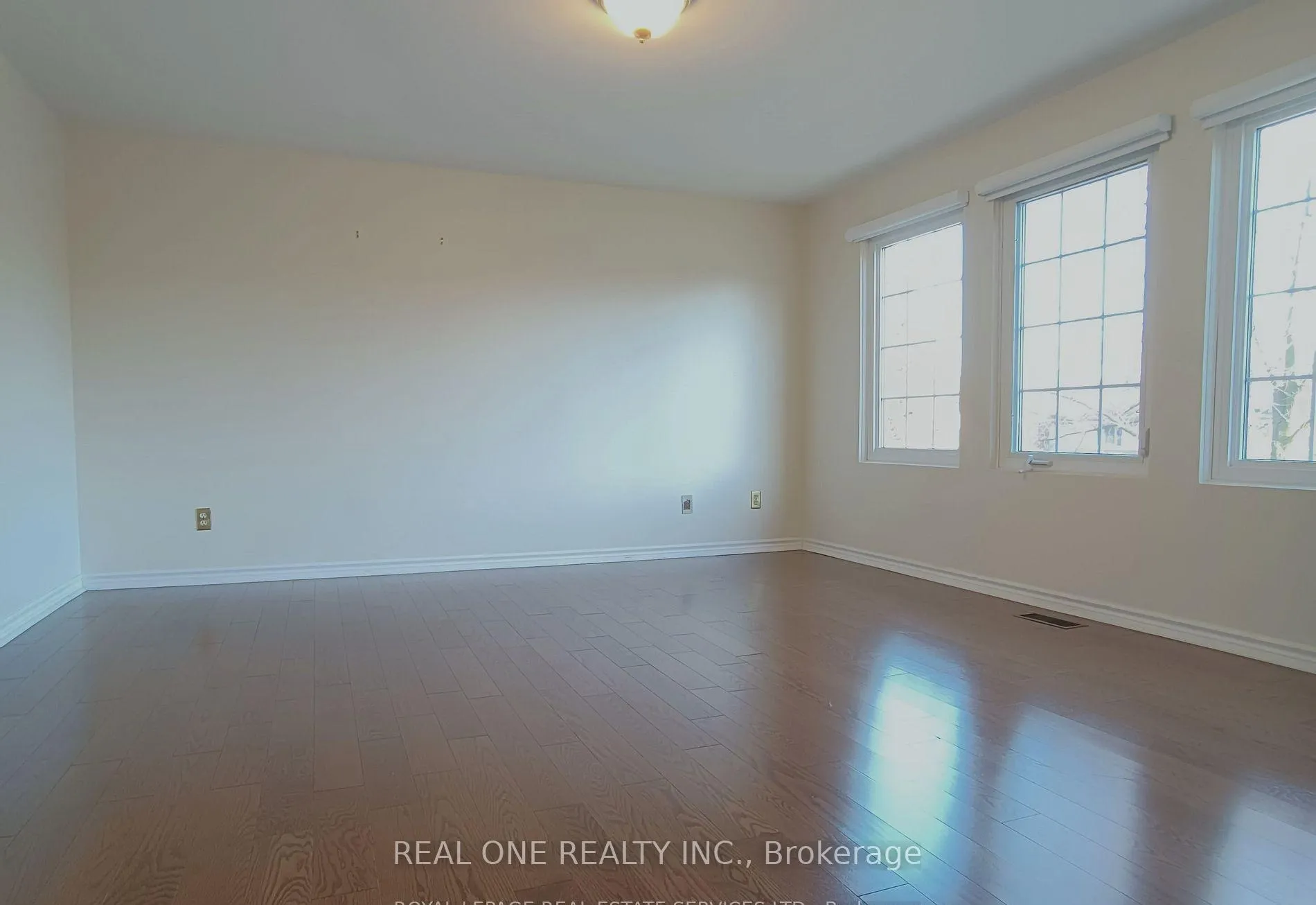 Photo 18 of 236 Ash Tree Way, Oakville, Ford — HOMEH