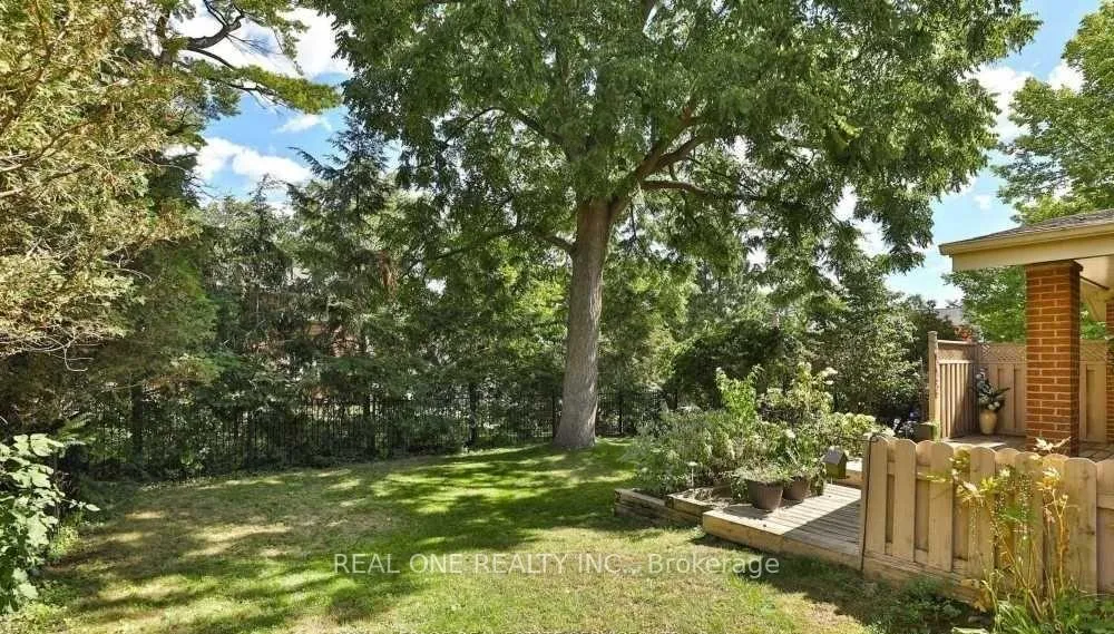 Photo 25 of 236 Ash Tree Way, Oakville, Ford — HOMEH