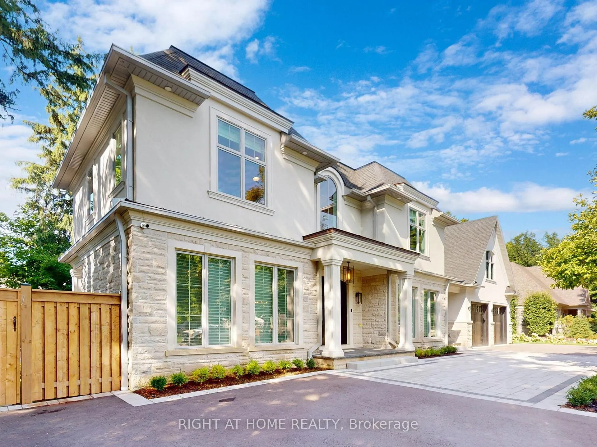 Photo 2 of 172 Burgundy Drive, Oakville, Morrison — HOMEH