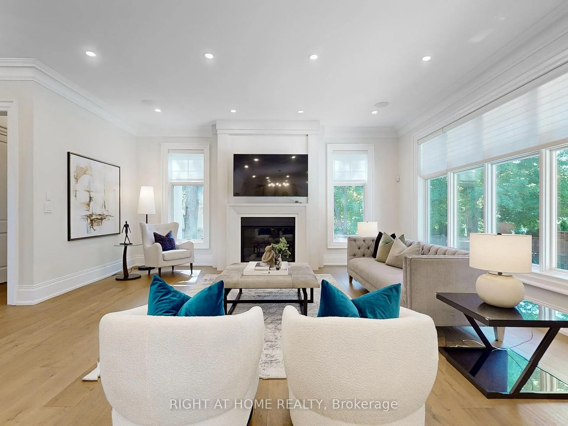 Photo 12 of 172 Burgundy Drive, Oakville, Morrison — HOMEH