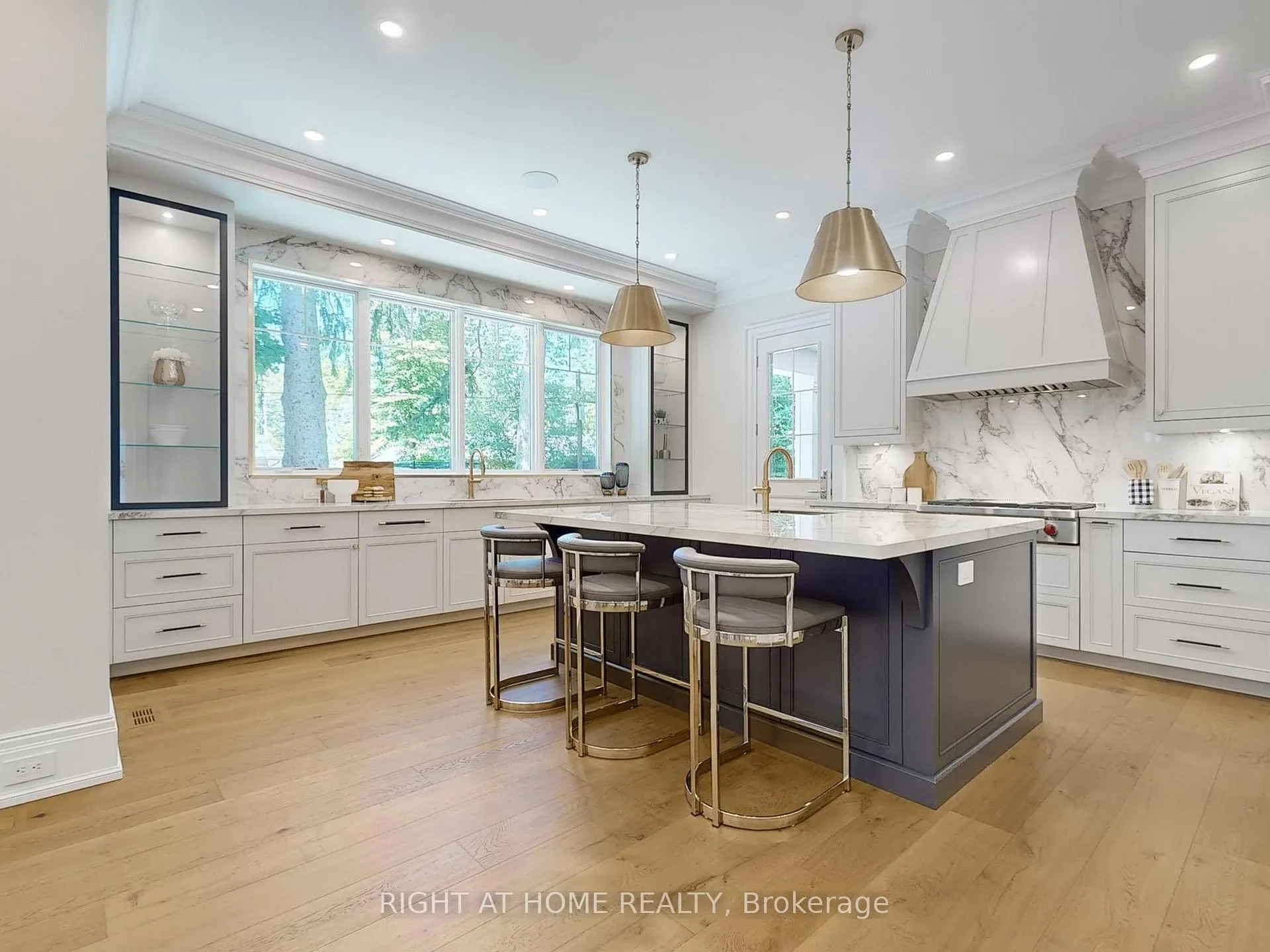 Photo 13 of 172 Burgundy Drive, Oakville, Morrison — HOMEH