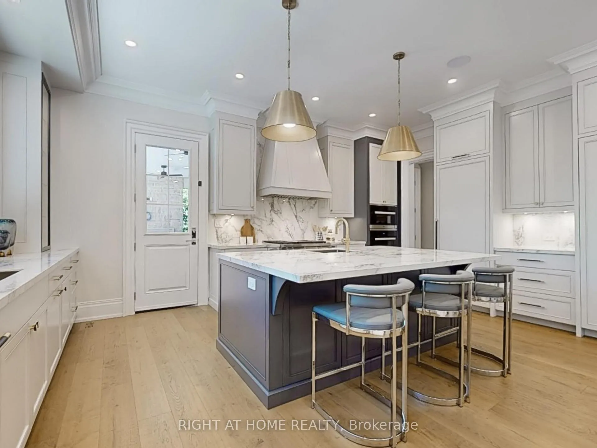 Photo 14 of 172 Burgundy Drive, Oakville, Morrison — HOMEH