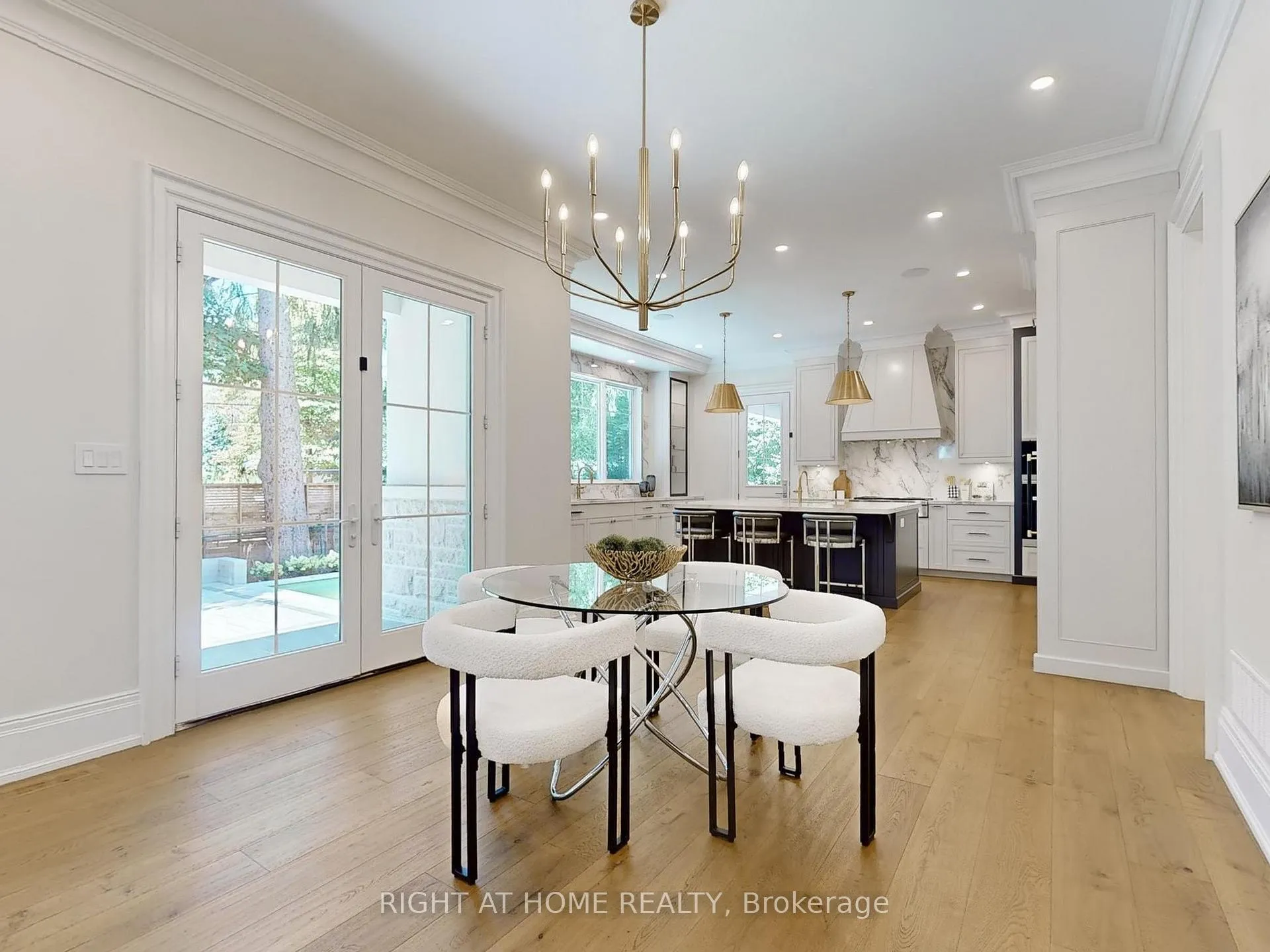 Photo 18 of 172 Burgundy Drive, Oakville, Morrison — HOMEH