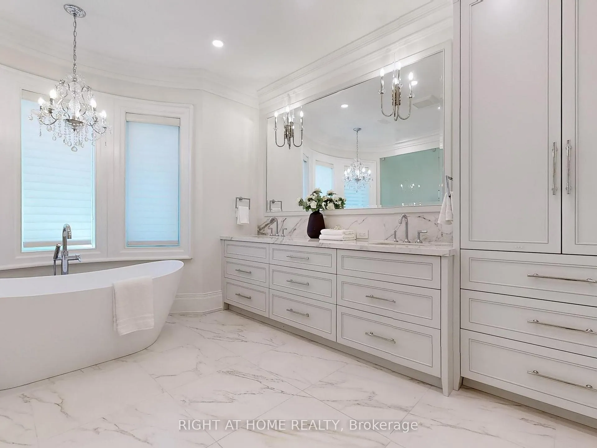 Photo 24 of 172 Burgundy Drive, Oakville, Morrison — HOMEH