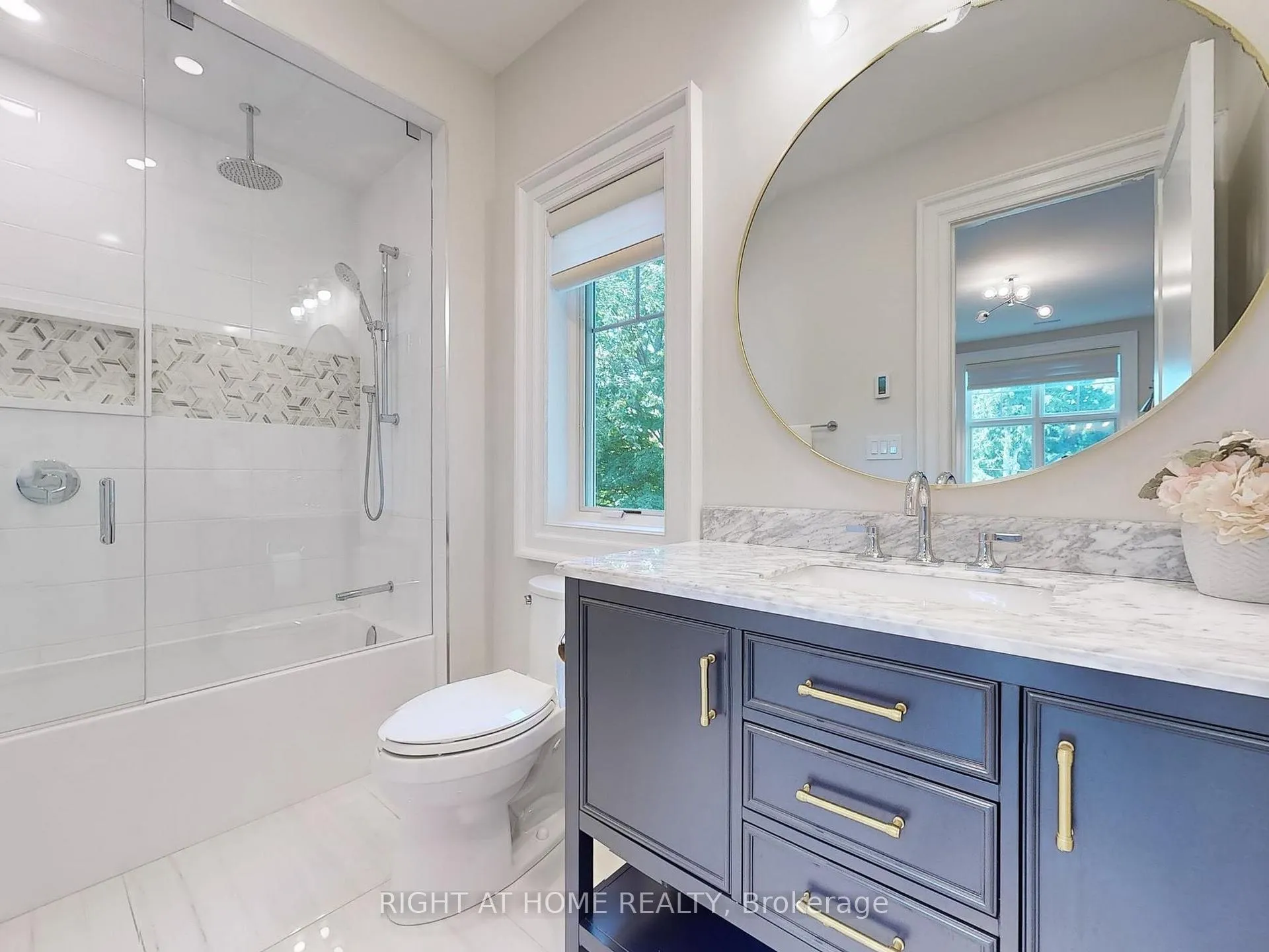 Photo 26 of 172 Burgundy Drive, Oakville, Morrison — HOMEH