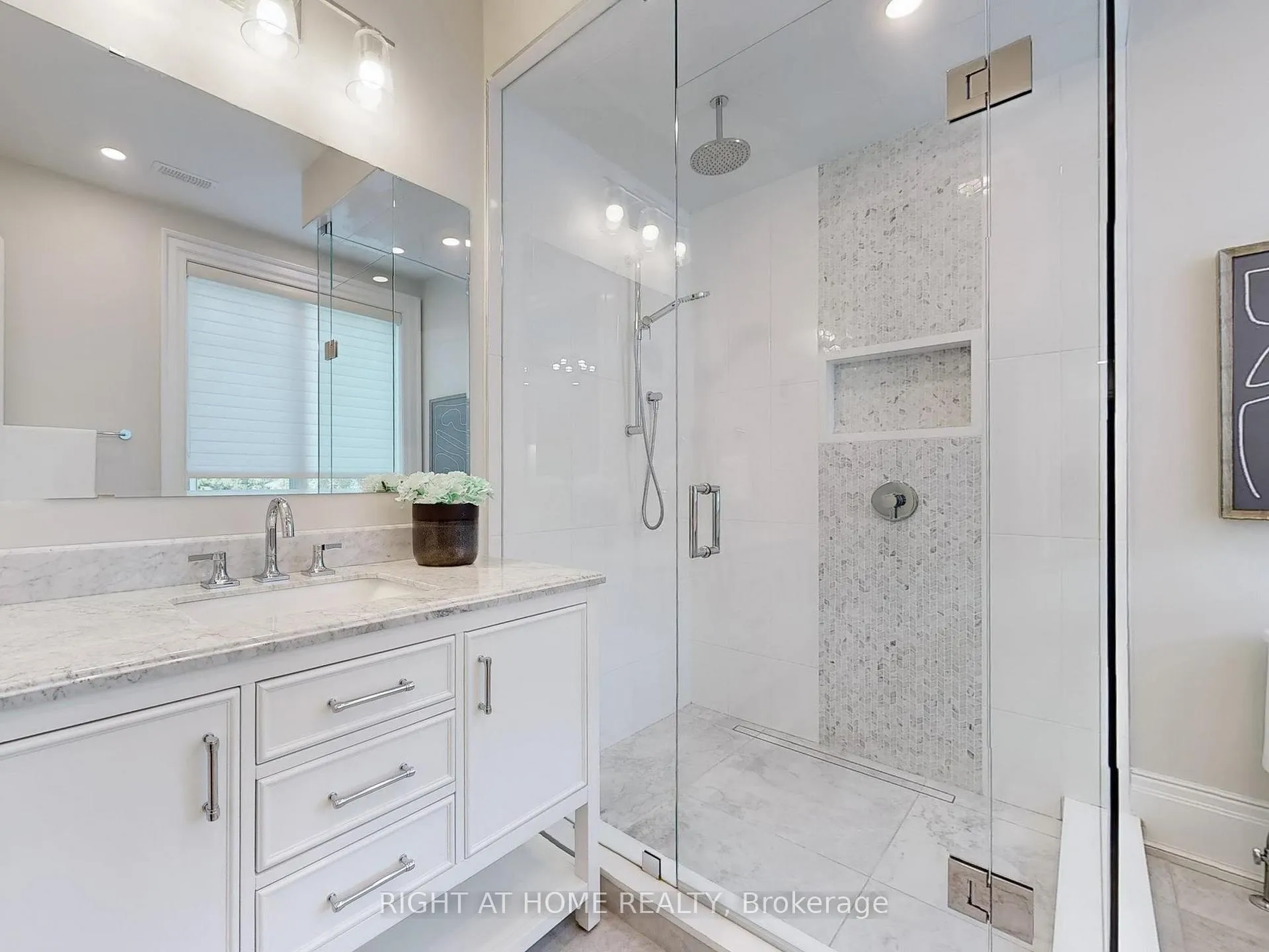 Photo 28 of 172 Burgundy Drive, Oakville, Morrison — HOMEH