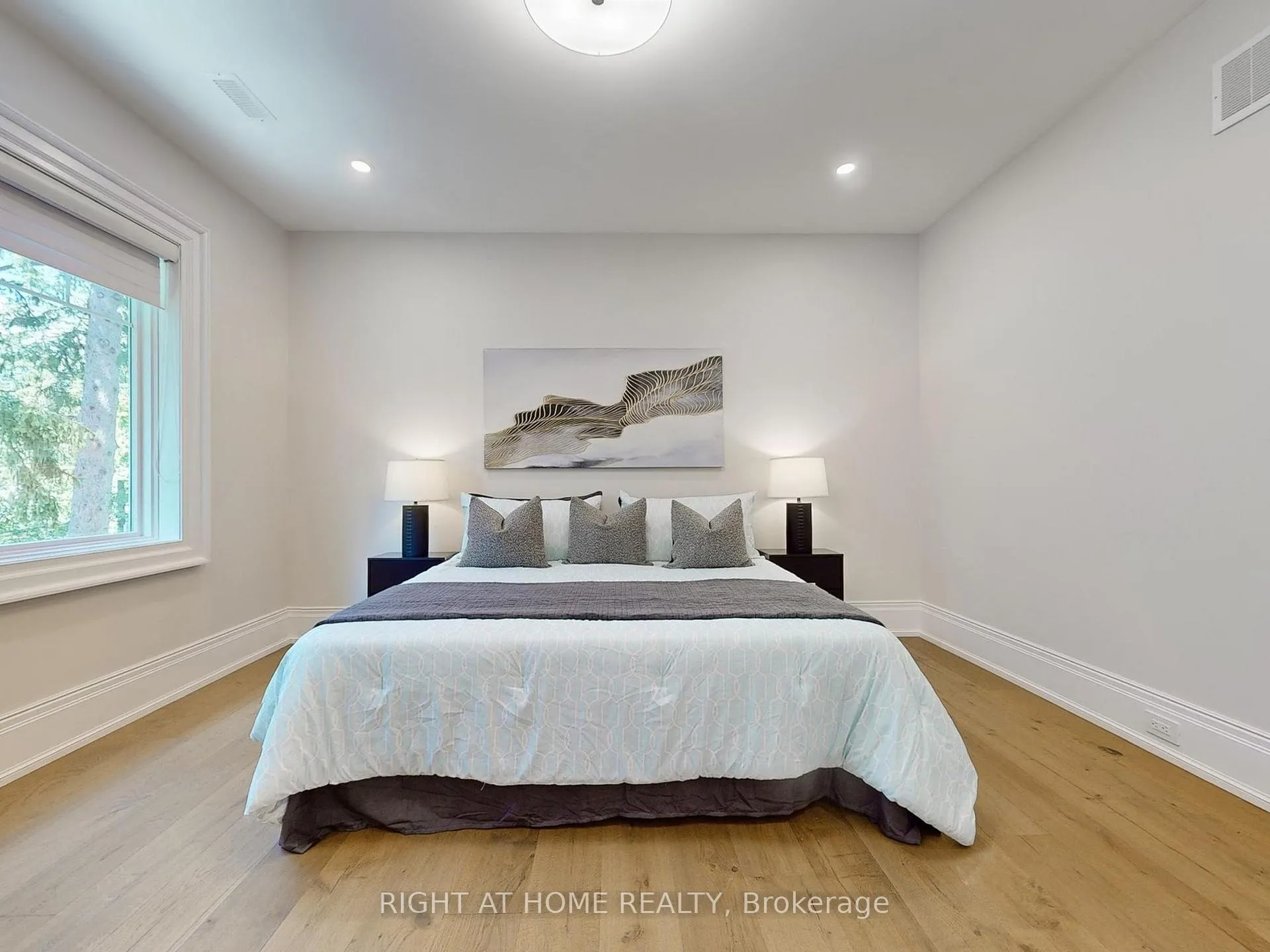Photo 29 of 172 Burgundy Drive, Oakville, Morrison — HOMEH