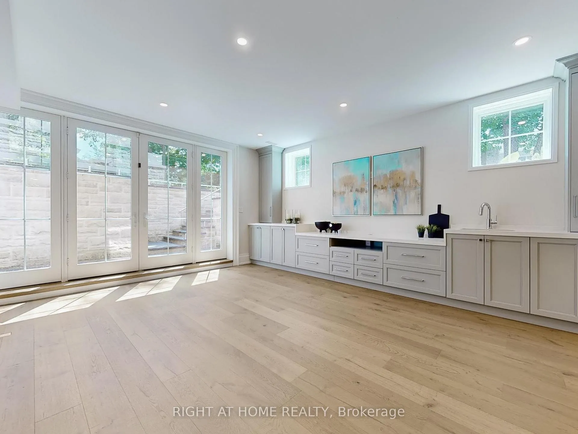Photo 33 of 172 Burgundy Drive, Oakville, Morrison — HOMEH