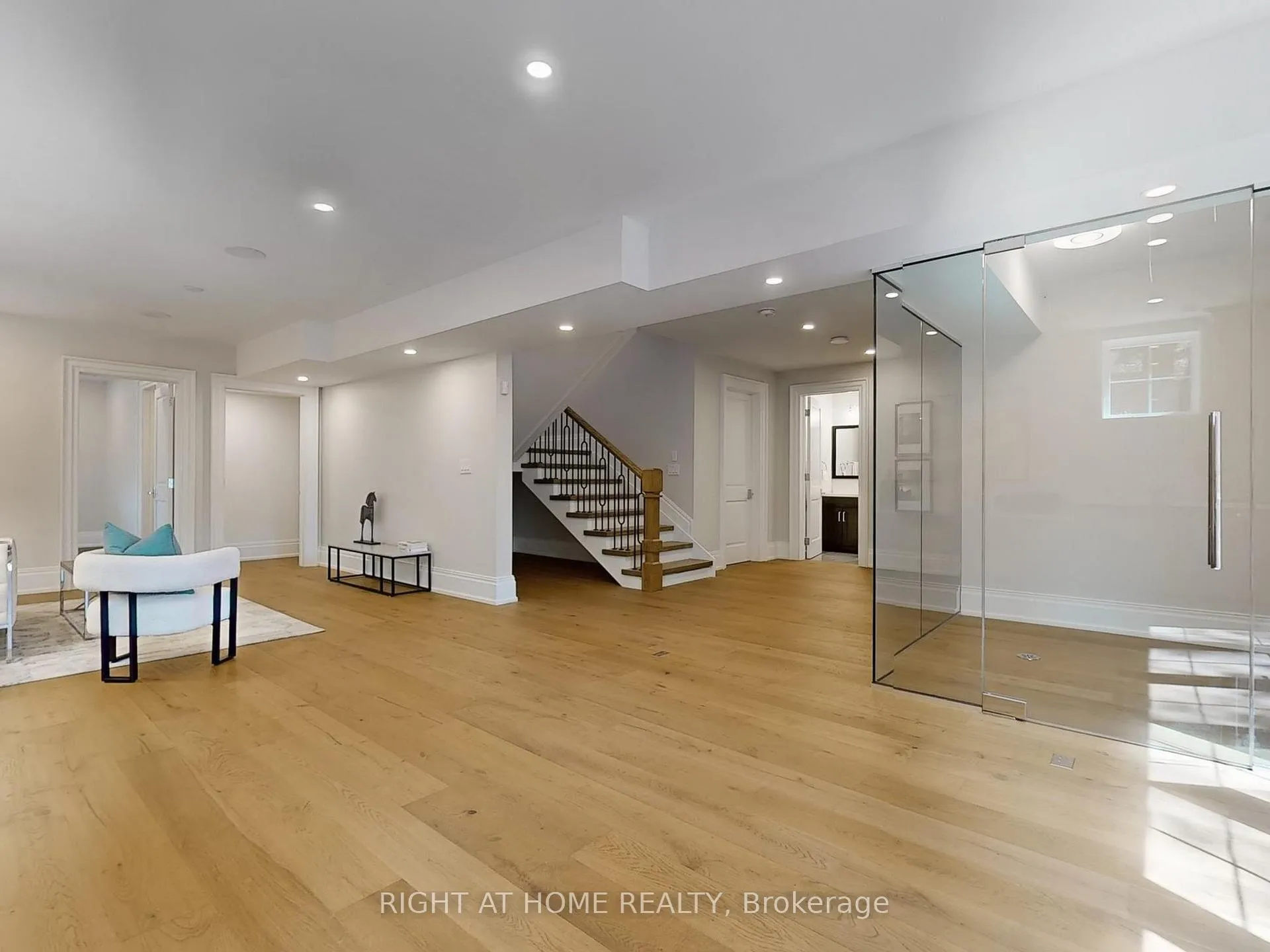 Photo 35 of 172 Burgundy Drive, Oakville, Morrison — HOMEH