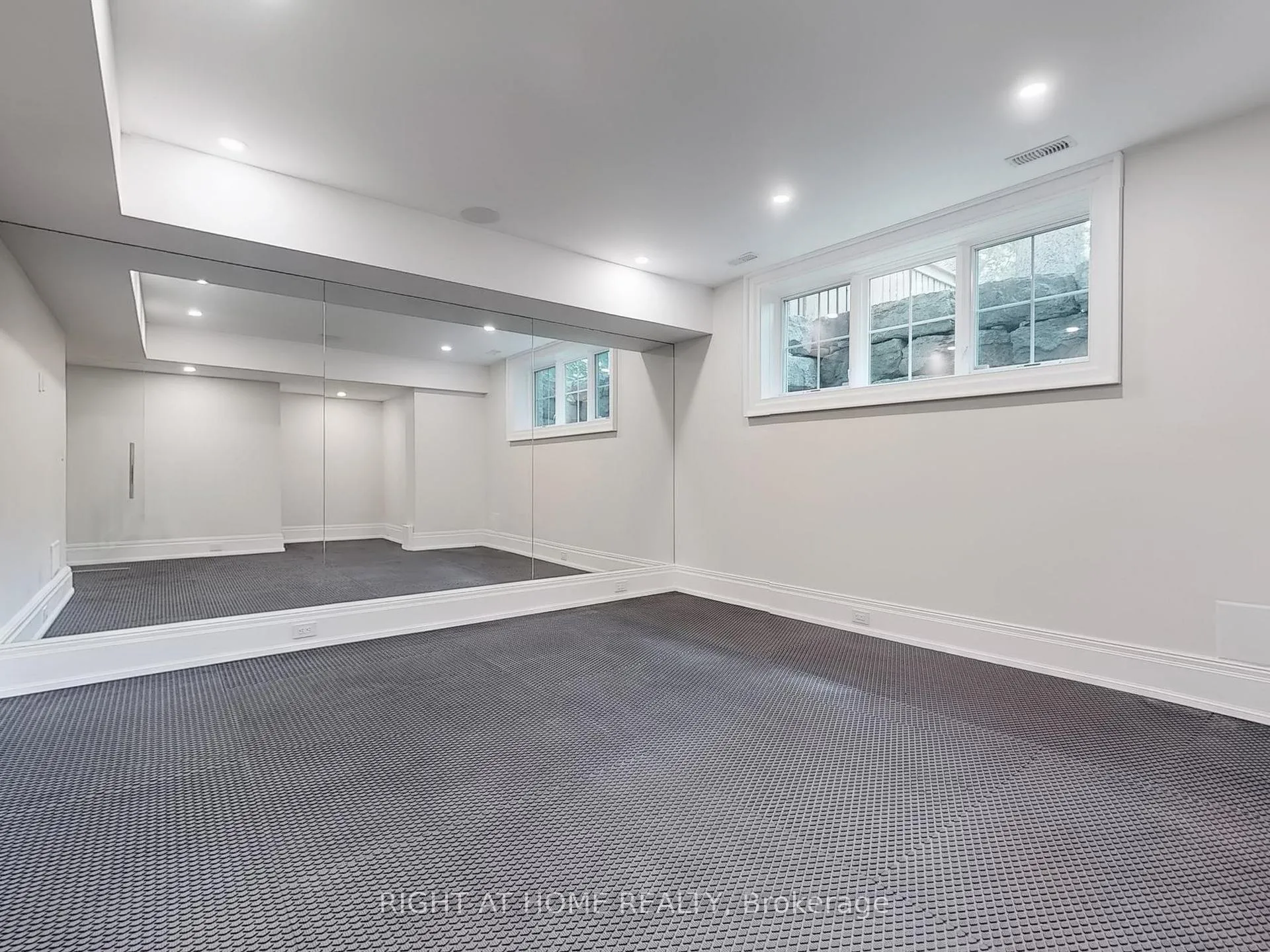 Photo 36 of 172 Burgundy Drive, Oakville, Morrison — HOMEH