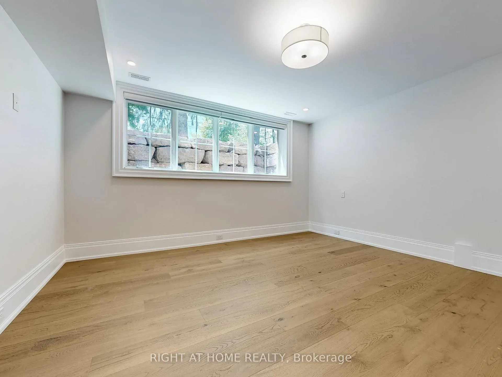 Photo 39 of 172 Burgundy Drive, Oakville, Morrison — HOMEH
