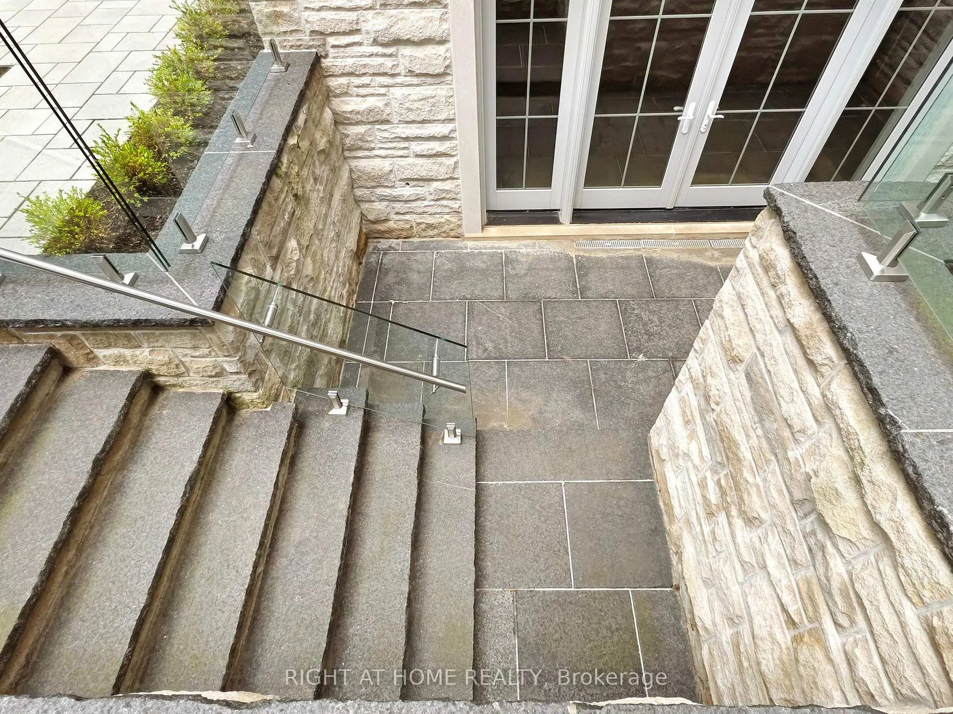 Photo 41 of 172 Burgundy Drive, Oakville, Morrison — HOMEH