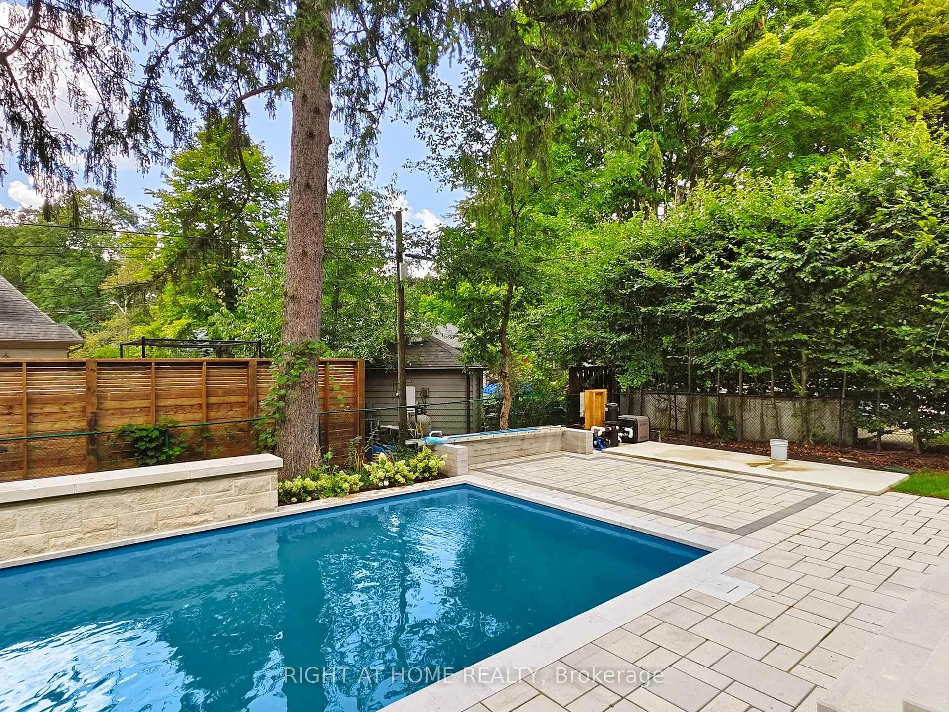 Photo 47 of 172 Burgundy Drive, Oakville, Morrison — HOMEH