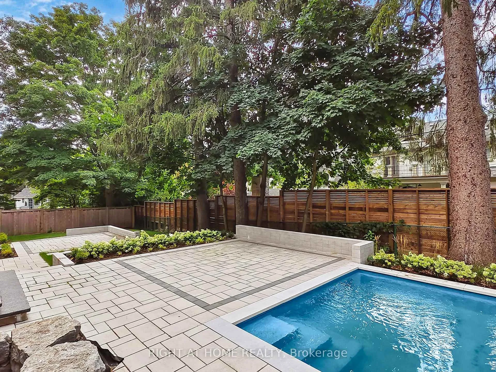 Photo 48 of 172 Burgundy Drive, Oakville, Morrison — HOMEH