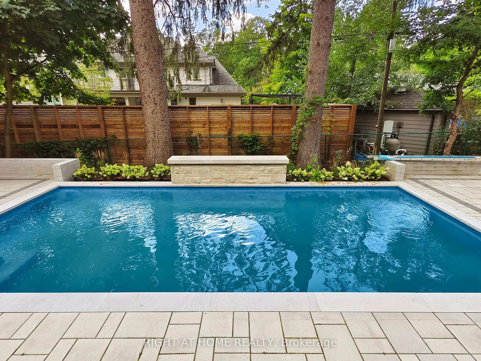 Photo 49 of 172 Burgundy Drive, Oakville, Morrison — HOMEH