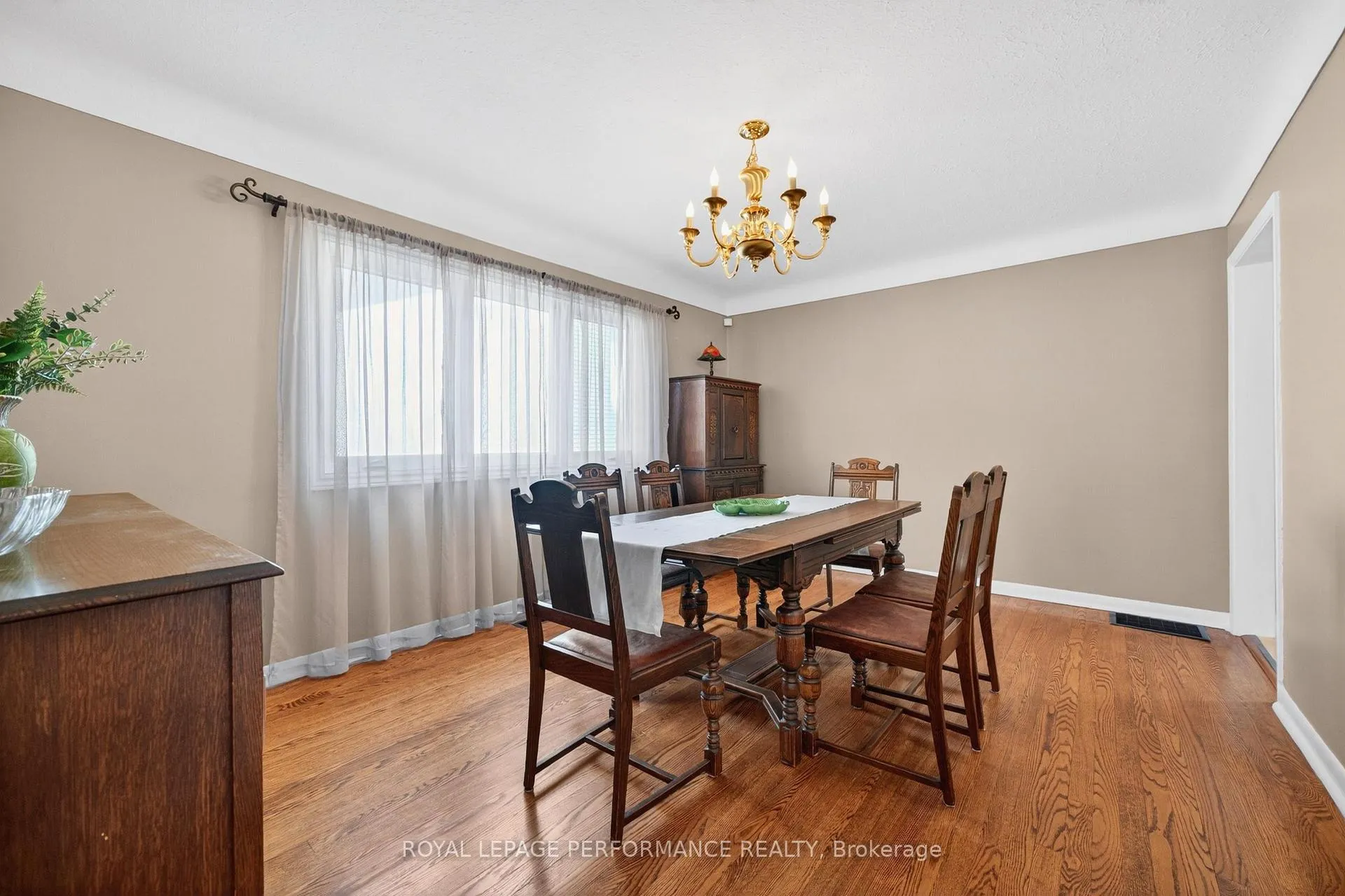 Photo 10 of 774 Manitou Drive, Ottawa, Carlingwood — HOMEH