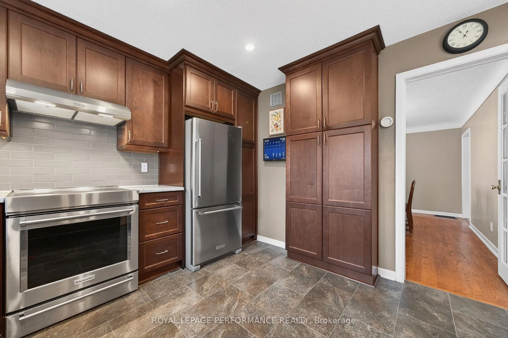 Photo 15 of 774 Manitou Drive, Ottawa, Carlingwood — HOMEH