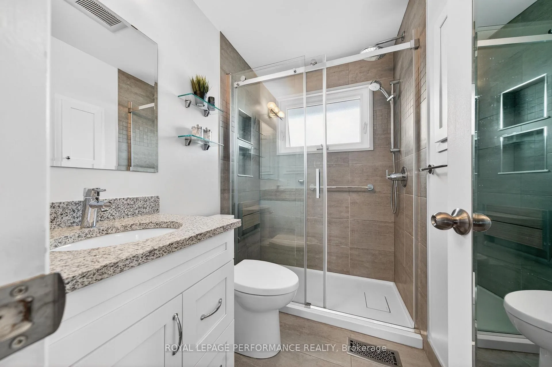 Photo 28 of 774 Manitou Drive, Ottawa, Carlingwood — HOMEH