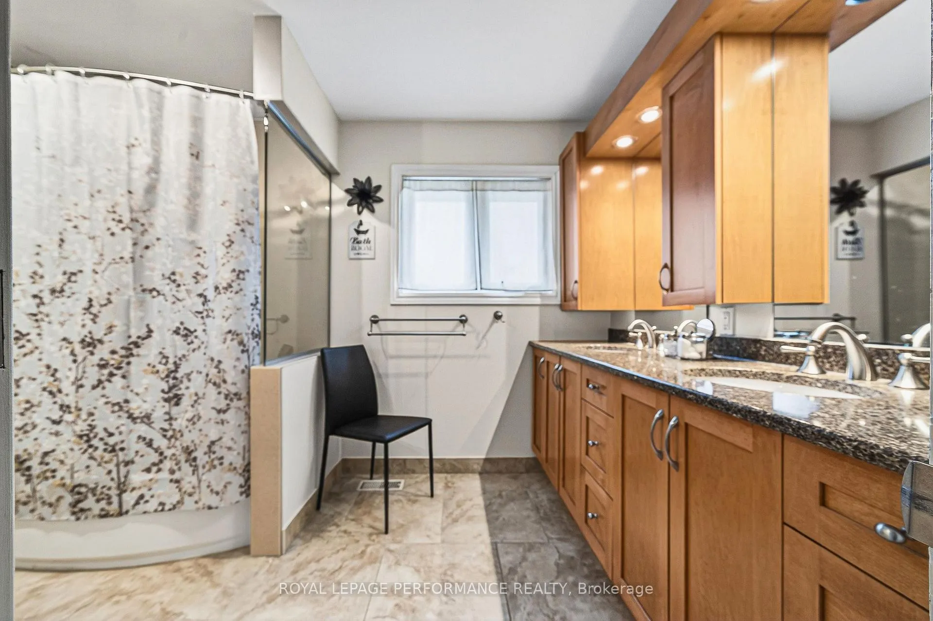 Photo 33 of 774 Manitou Drive, Ottawa, Carlingwood — HOMEH
