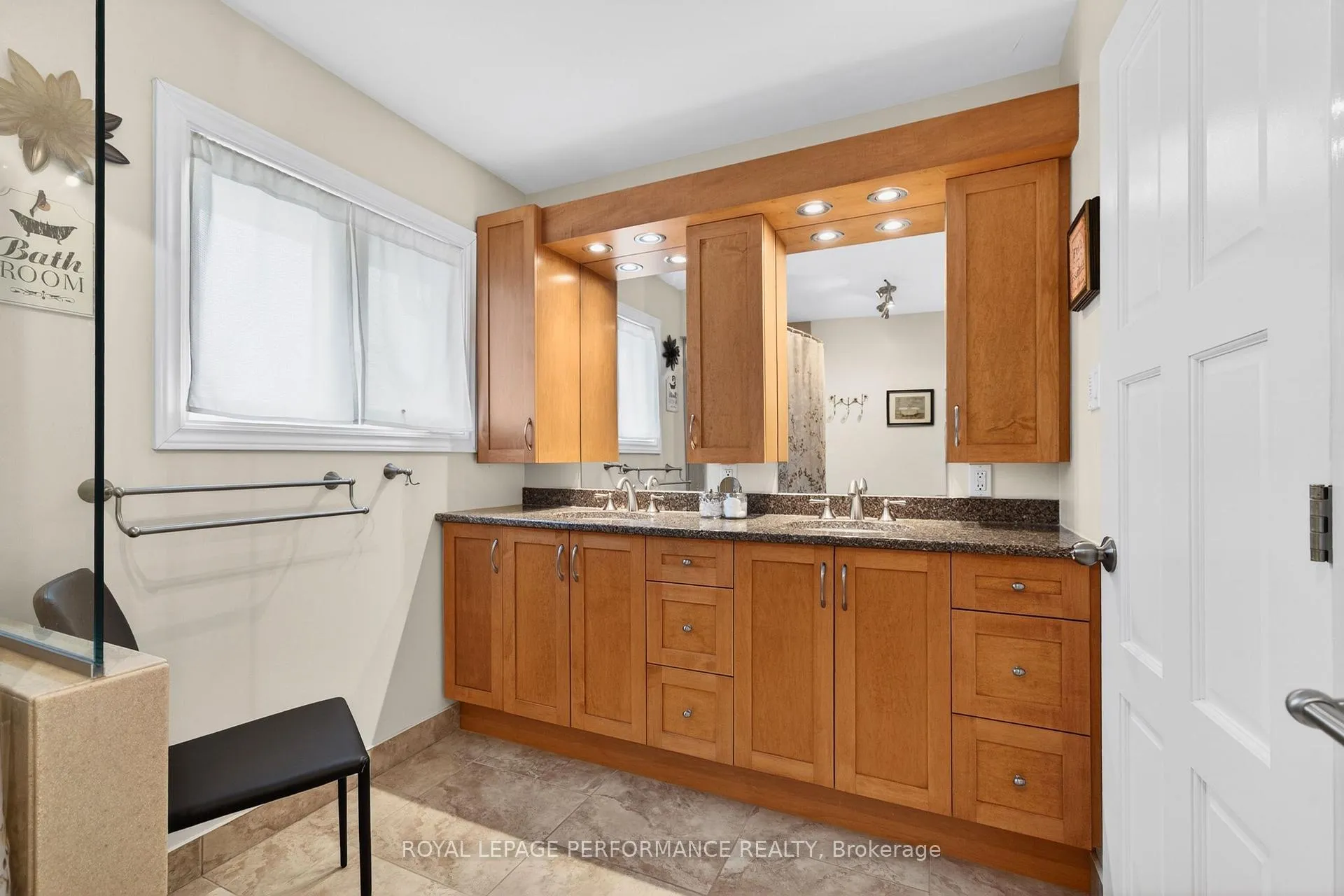 Photo 34 of 774 Manitou Drive, Ottawa, Carlingwood — HOMEH